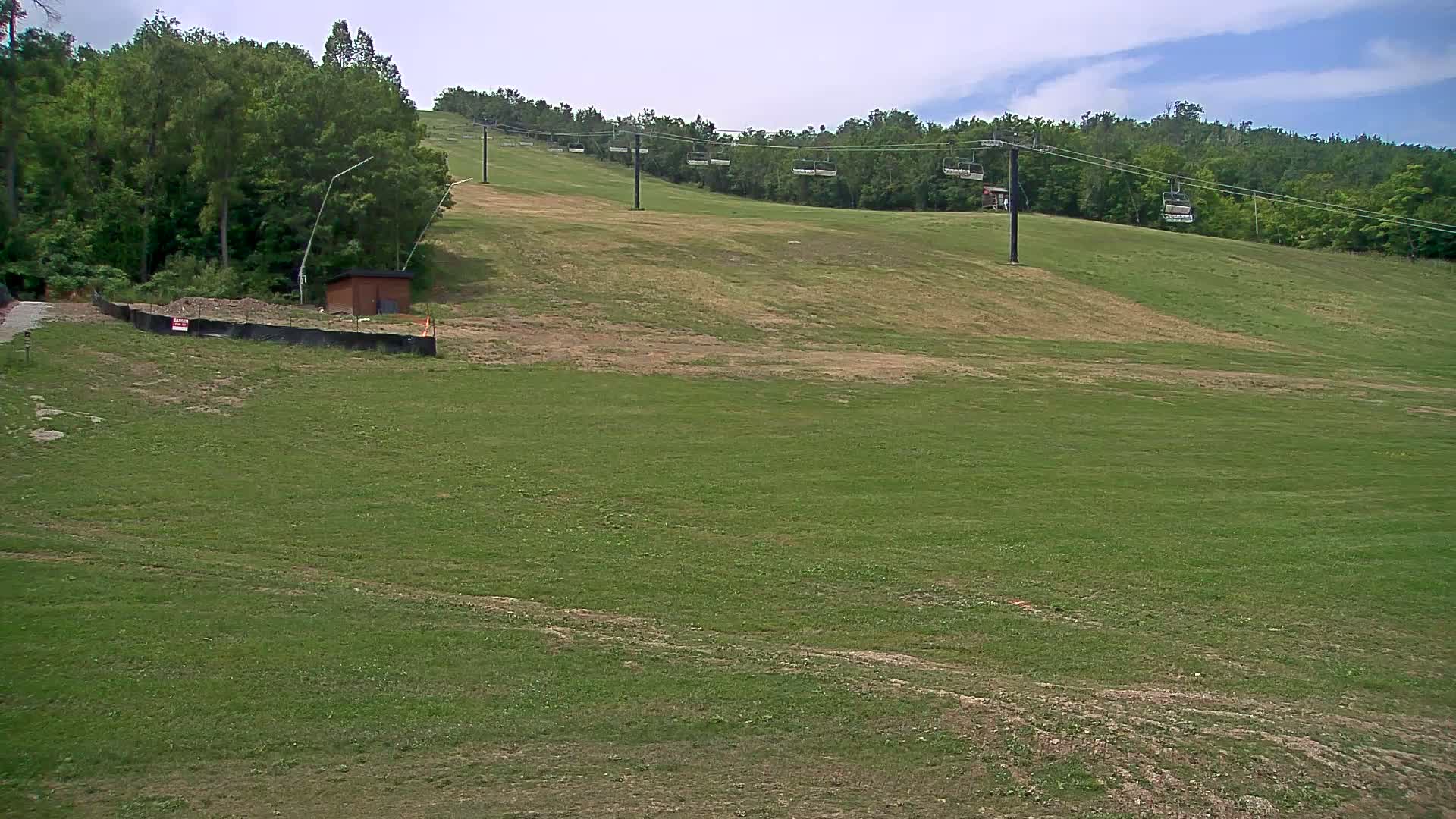 Blue Mountain South Base Ski Slopes & Cable Car Live Cam - Collingwood, Blue Mountains, Simcoe, Ontario, Canada
