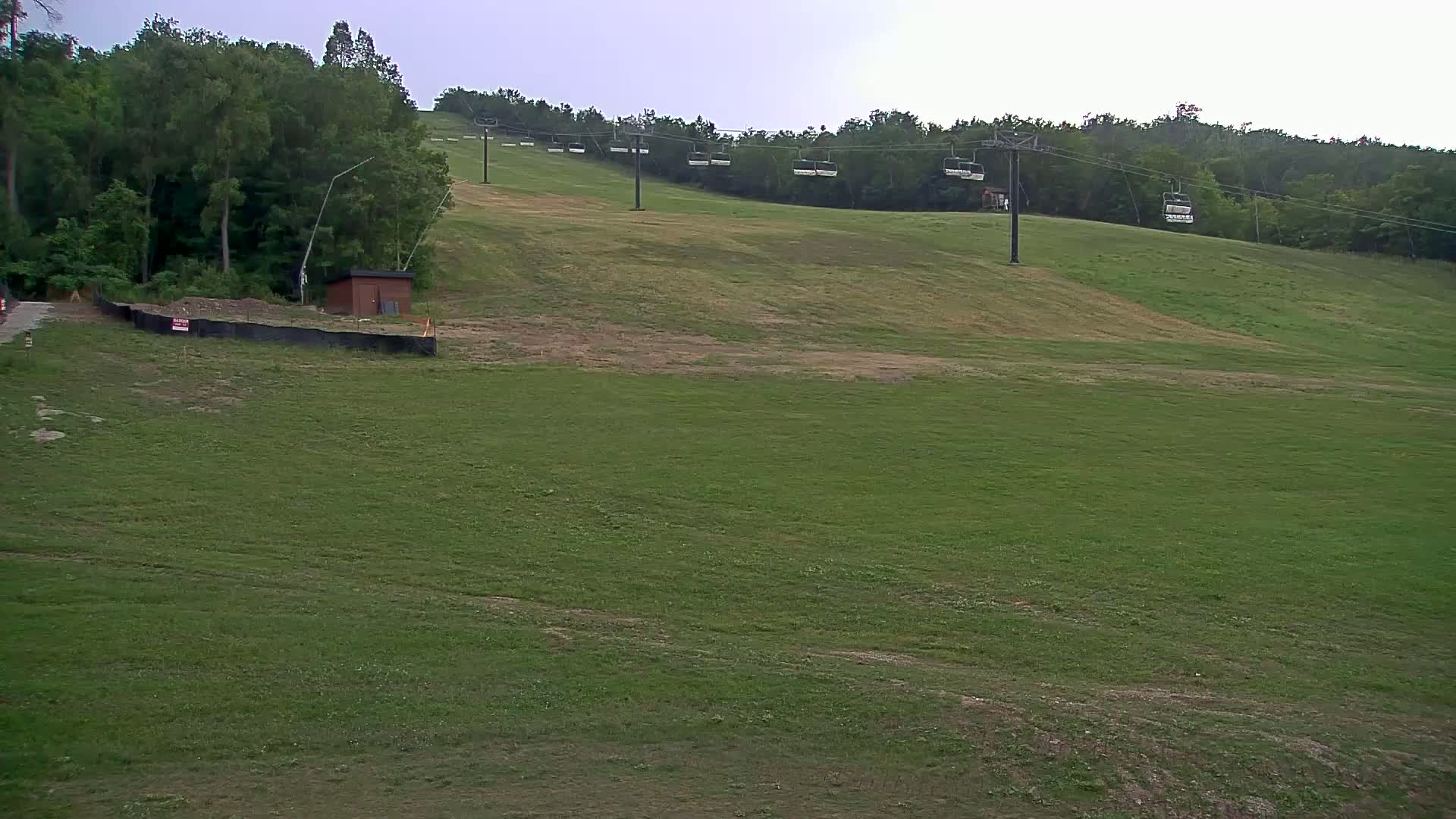 Blue Mountain South Base Ski Slopes & Cable Car Live Cam - Collingwood, Blue Mountains, Simcoe, Ontario, Canada