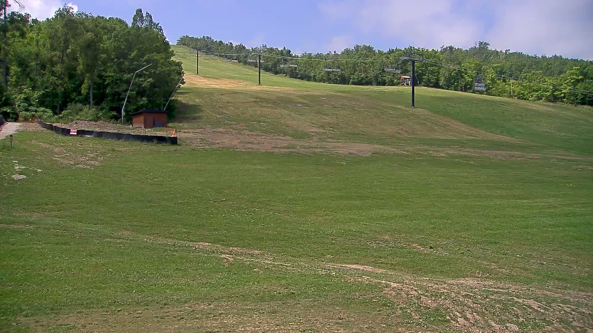 Blue Mountain South Base Ski Slopes & Cable Car Live Cam - Collingwood, Blue Mountains, Simcoe, Ontario, Canada