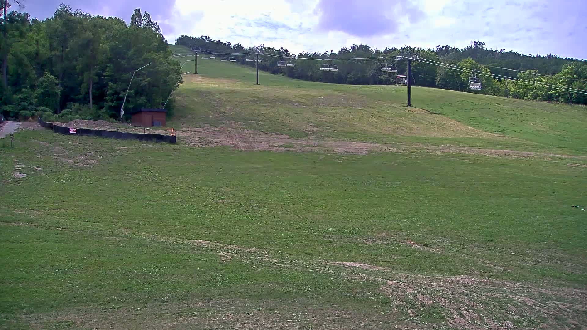 Blue Mountain South Base Ski Slopes & Cable Car Live Cam - Collingwood, Blue Mountains, Simcoe, Ontario, Canada