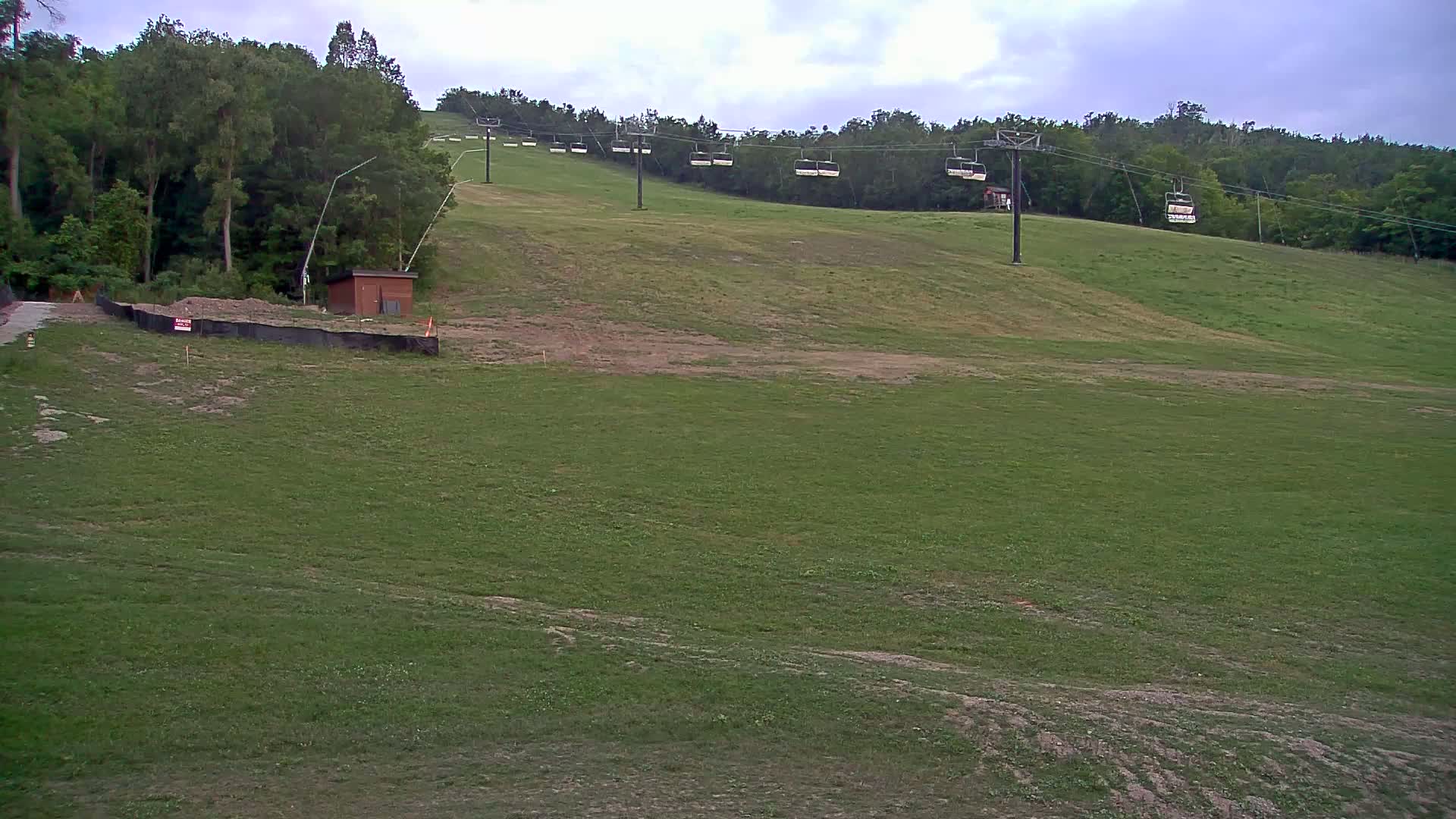 Blue Mountain South Base Ski Slopes & Cable Car Live Cam - Collingwood, Blue Mountains, Simcoe, Ontario, Canada