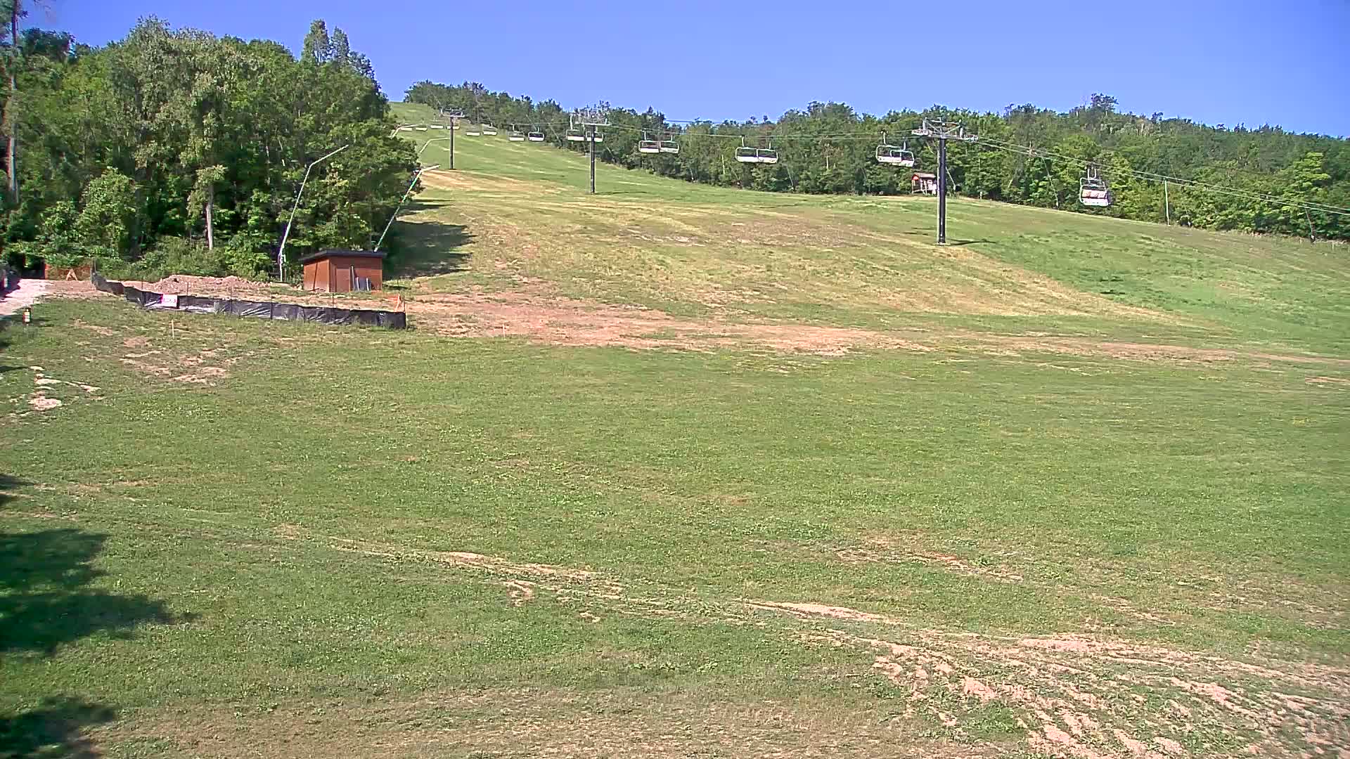 Blue Mountain South Base Ski Slopes & Cable Car Live Cam - Collingwood, Blue Mountains, Simcoe, Ontario, Canada