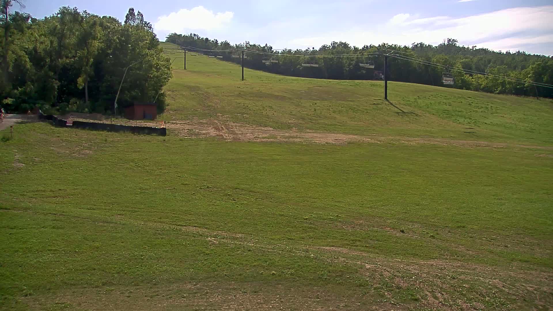 Blue Mountain South Base Ski Slopes & Cable Car Live Cam - Collingwood, Blue Mountains, Simcoe, Ontario, Canada