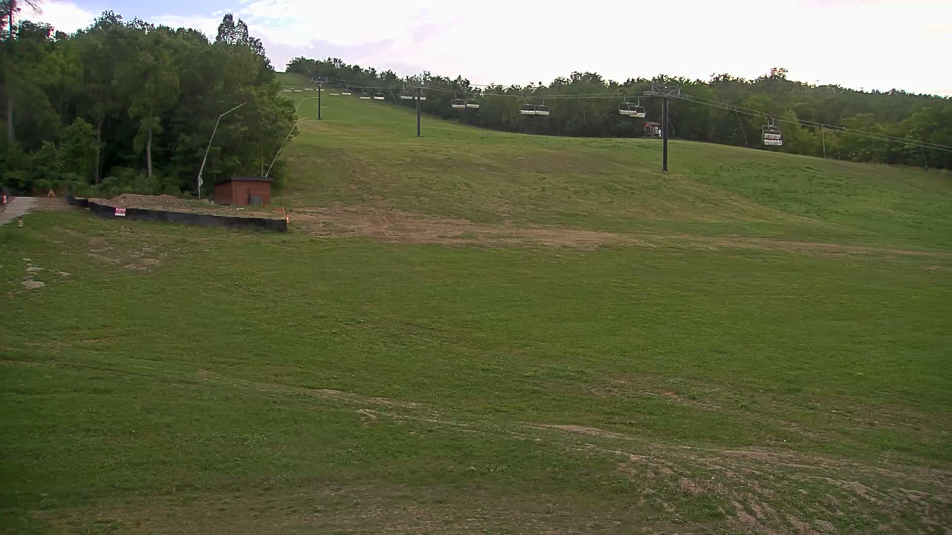 Blue Mountain South Base Ski Slopes & Cable Car Live Cam - Collingwood, Blue Mountains, Simcoe, Ontario, Canada