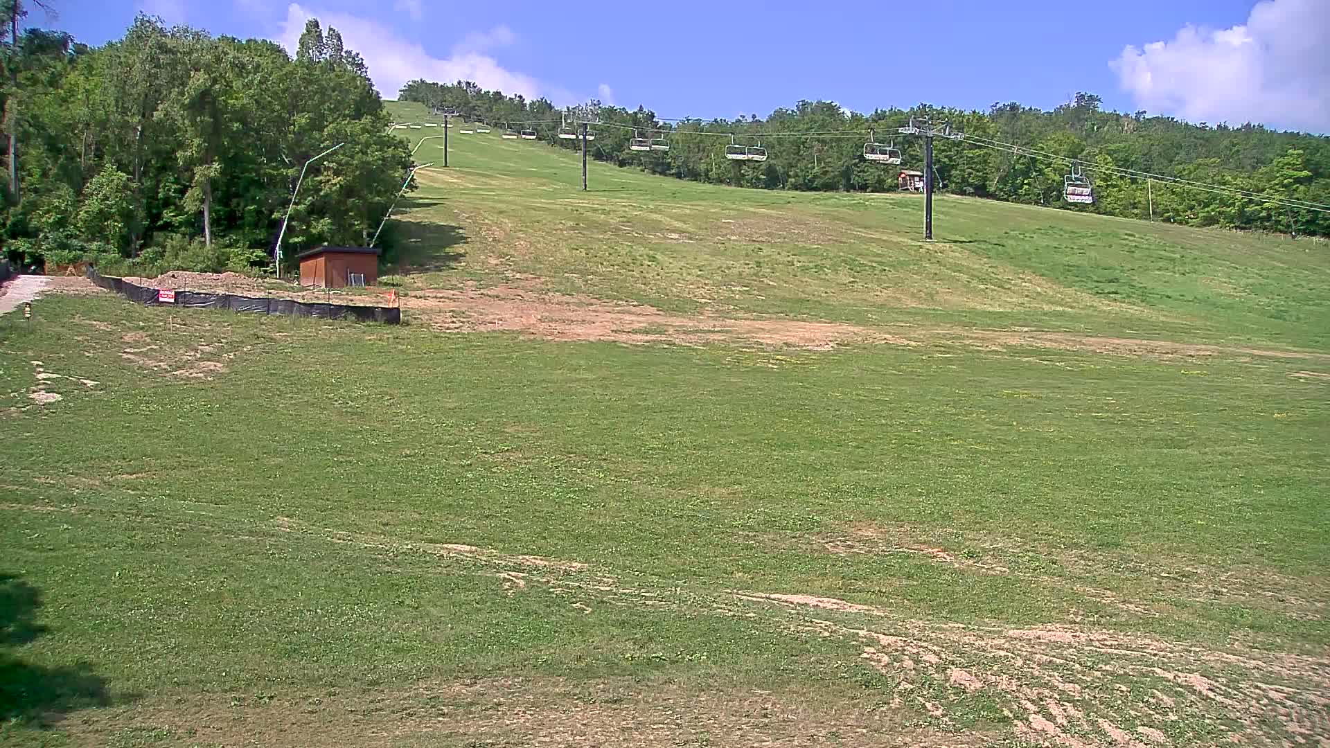 Blue Mountain South Base Ski Slopes & Cable Car Live Cam - Collingwood, Blue Mountains, Simcoe, Ontario, Canada