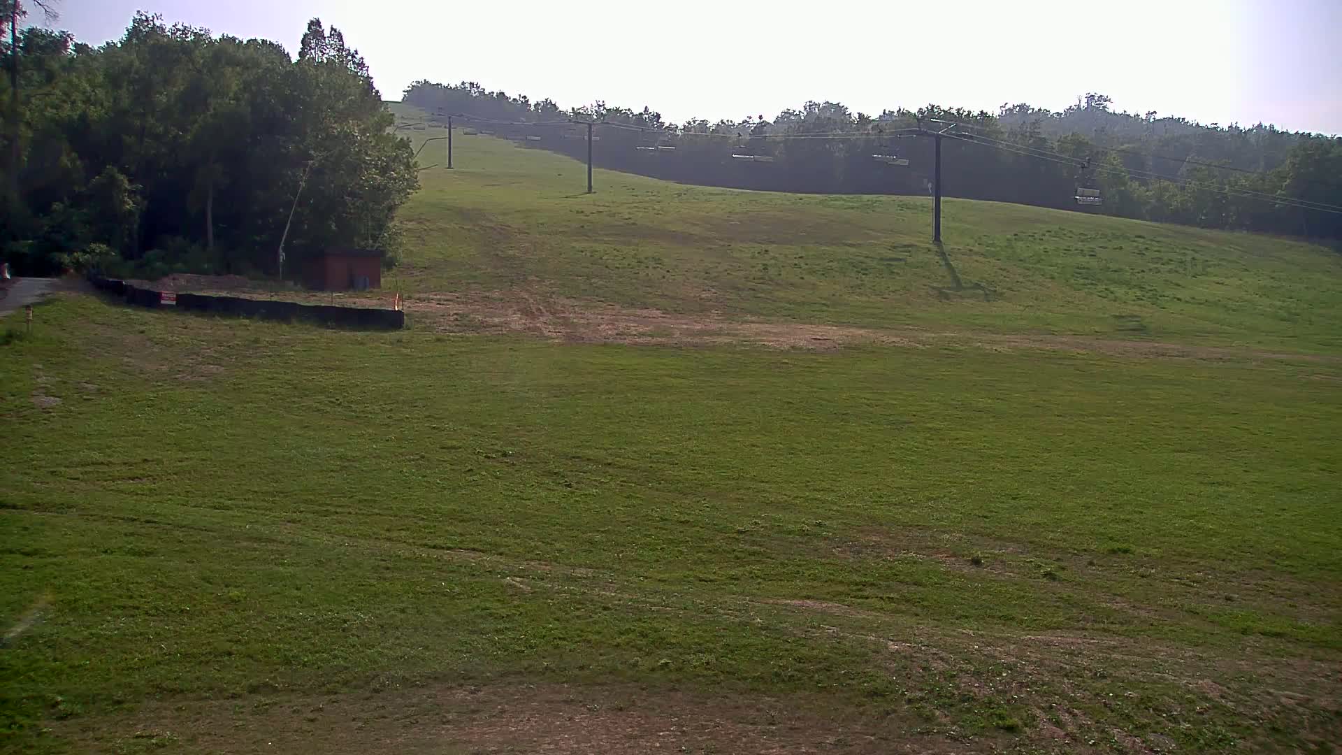 Blue Mountain South Base Ski Slopes & Cable Car Live Cam - Collingwood, Blue Mountains, Simcoe, Ontario, Canada