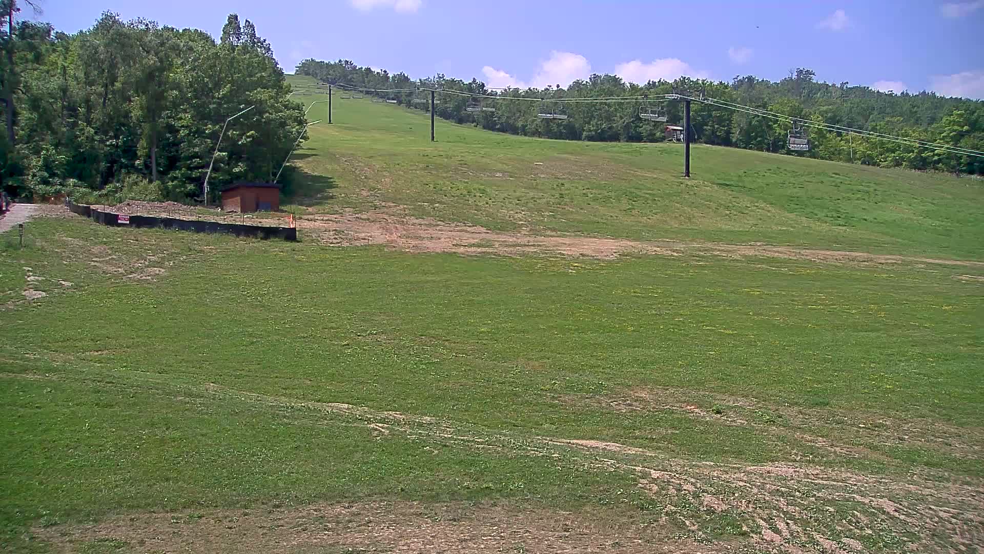 Blue Mountain South Base Ski Slopes & Cable Car Live Cam - Collingwood, Blue Mountains, Simcoe, Ontario, Canada