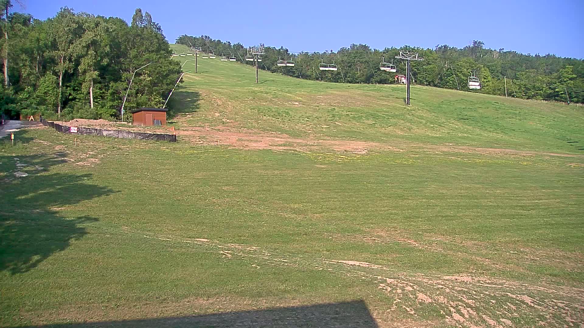 Blue Mountain South Base Ski Slopes & Cable Car Live Cam - Collingwood, Blue Mountains, Simcoe, Ontario, Canada
