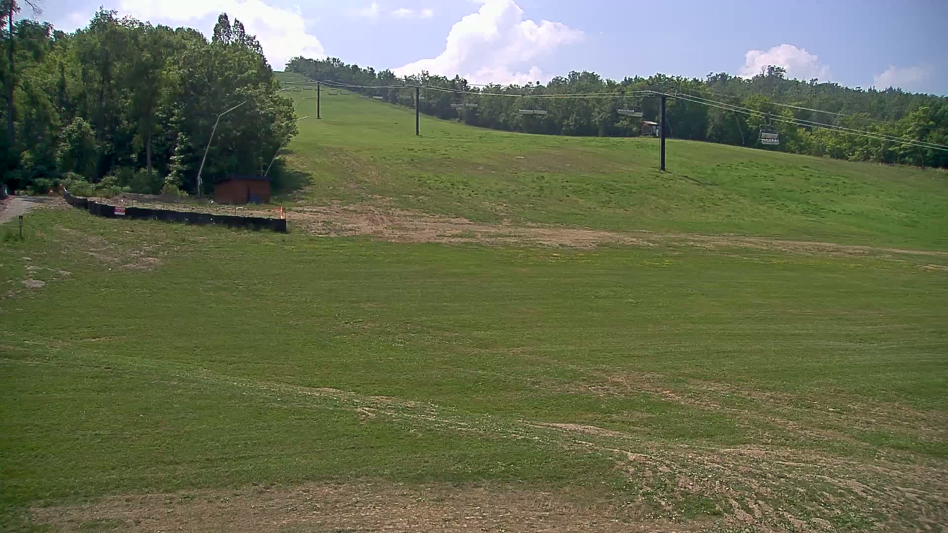 Blue Mountain South Base Ski Slopes & Cable Car Live Cam - Collingwood, Blue Mountains, Simcoe, Ontario, Canada