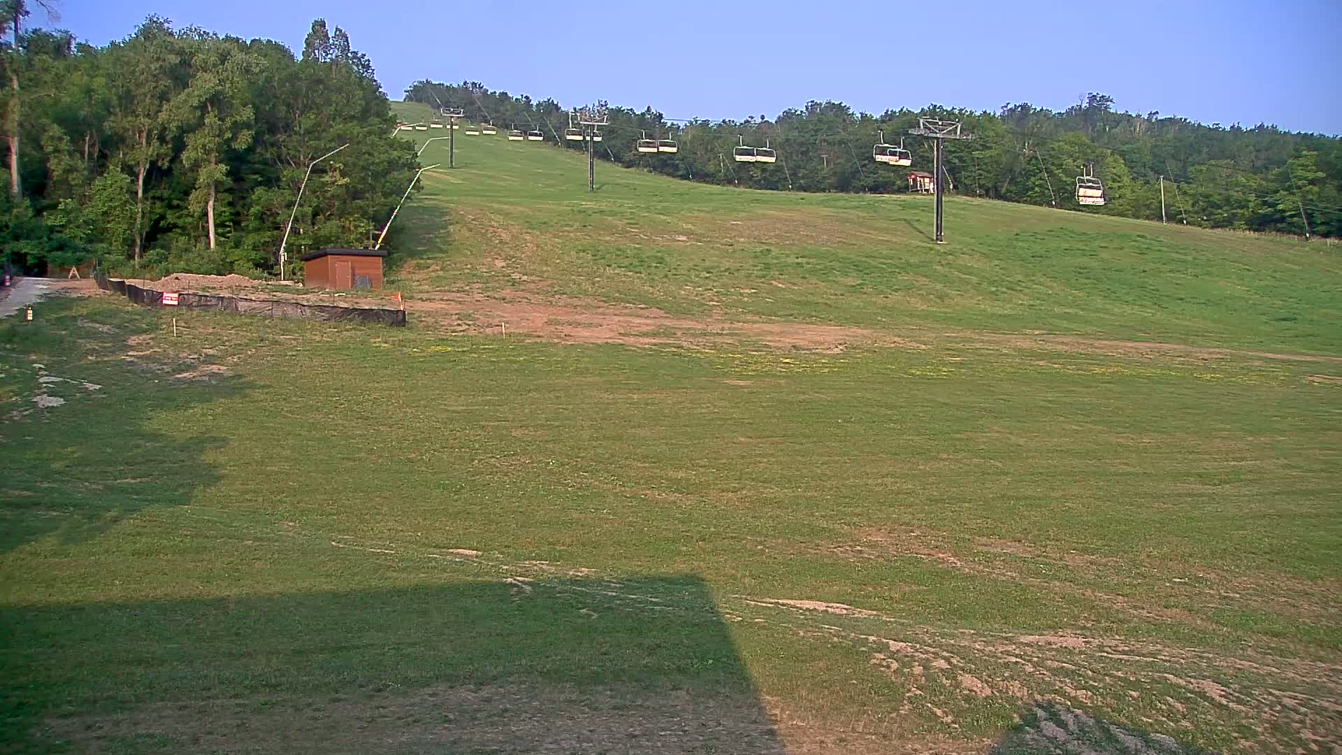 Blue Mountain South Base Ski Slopes & Cable Car Live Cam - Collingwood, Blue Mountains, Simcoe, Ontario, Canada