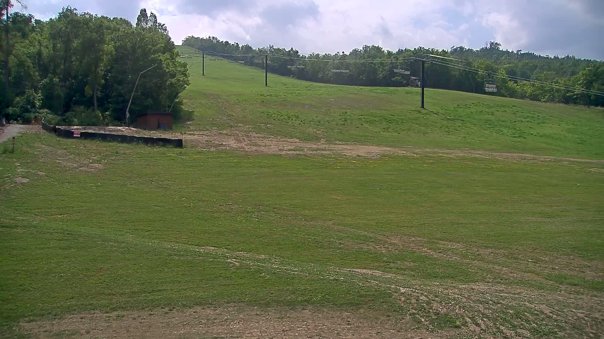 Blue Mountain South Base Ski Slopes & Cable Car Live Cam - Collingwood, Blue Mountains, Simcoe, Ontario, Canada