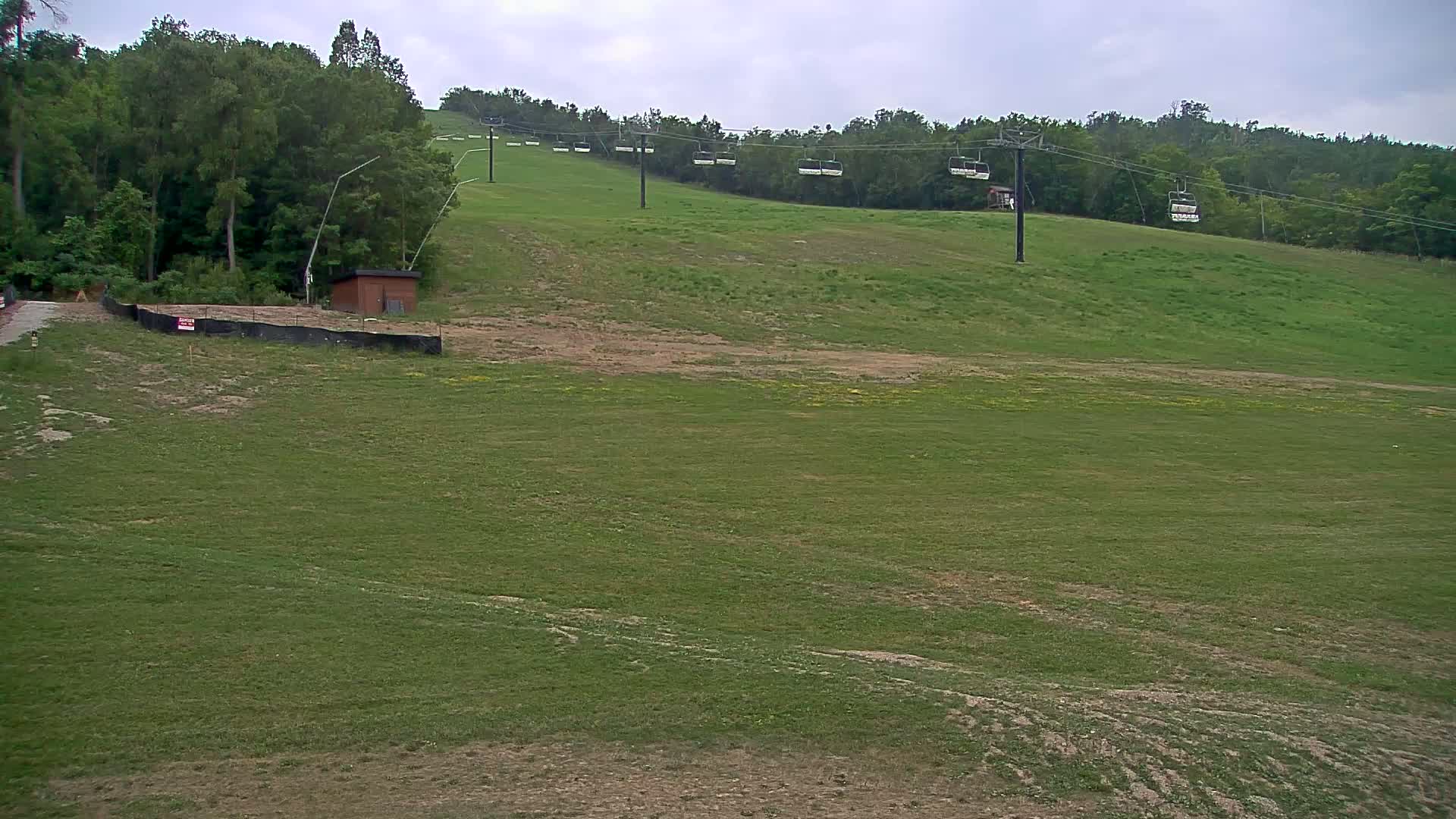 Blue Mountain South Base Ski Slopes & Cable Car Live Cam - Collingwood, Blue Mountains, Simcoe, Ontario, Canada