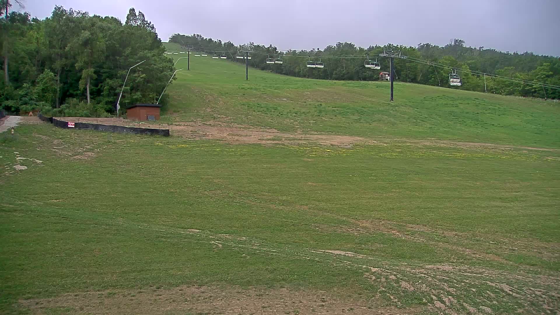 Blue Mountain South Base Ski Slopes & Cable Car Live Cam - Collingwood, Blue Mountains, Simcoe, Ontario, Canada