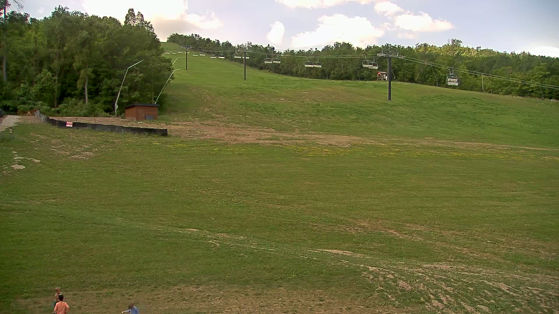 Blue Mountain South Base Ski Slopes & Cable Car Live Cam - Collingwood, Blue Mountains, Simcoe, Ontario, Canada