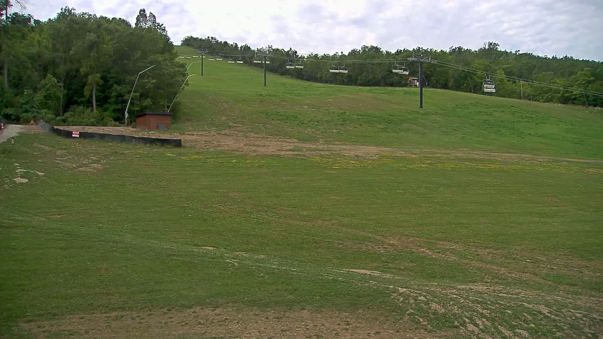 Blue Mountain South Base Ski Slopes & Cable Car Live Cam - Collingwood, Blue Mountains, Simcoe, Ontario, Canada