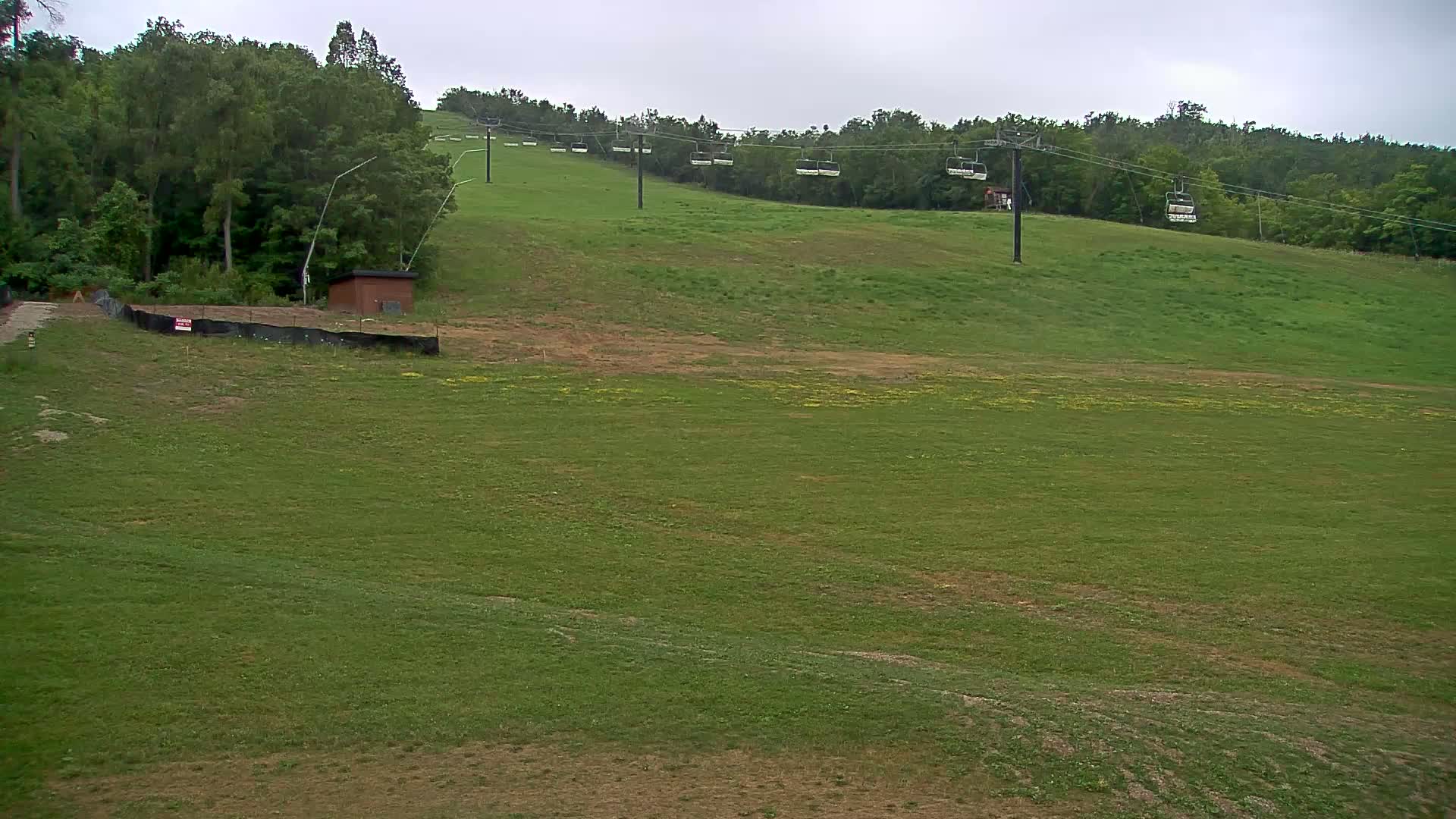 Blue Mountain South Base Ski Slopes & Cable Car Live Cam - Collingwood, Blue Mountains, Simcoe, Ontario, Canada