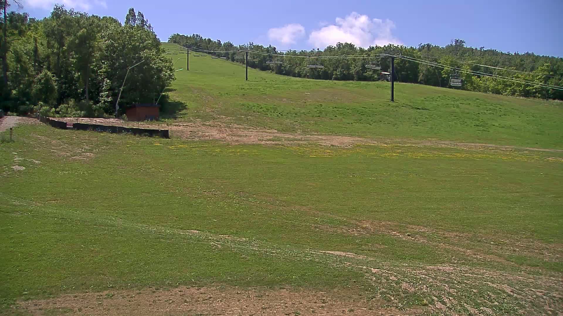 Blue Mountain South Base Ski Slopes & Cable Car Live Cam - Collingwood, Blue Mountains, Simcoe, Ontario, Canada