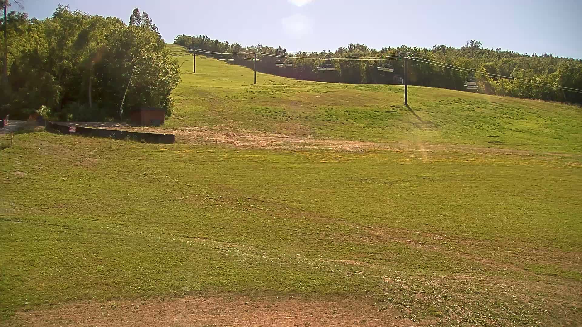 Blue Mountain South Base Ski Slopes & Cable Car Live Cam - Collingwood, Blue Mountains, Simcoe, Ontario, Canada