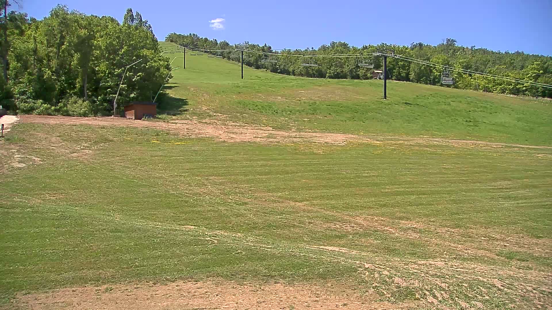 Blue Mountain South Base Ski Slopes & Cable Car Live Cam - Collingwood, Blue Mountains, Simcoe, Ontario, Canada