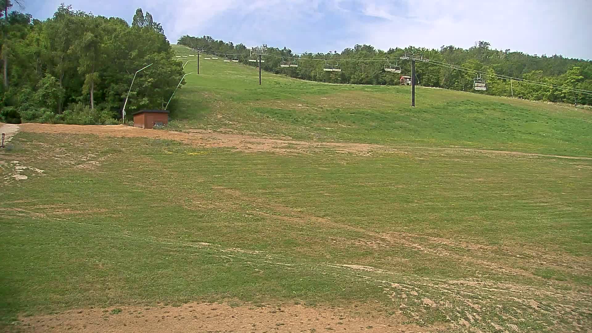 Blue Mountain South Base Ski Slopes & Cable Car Live Cam - Collingwood, Blue Mountains, Simcoe, Ontario, Canada