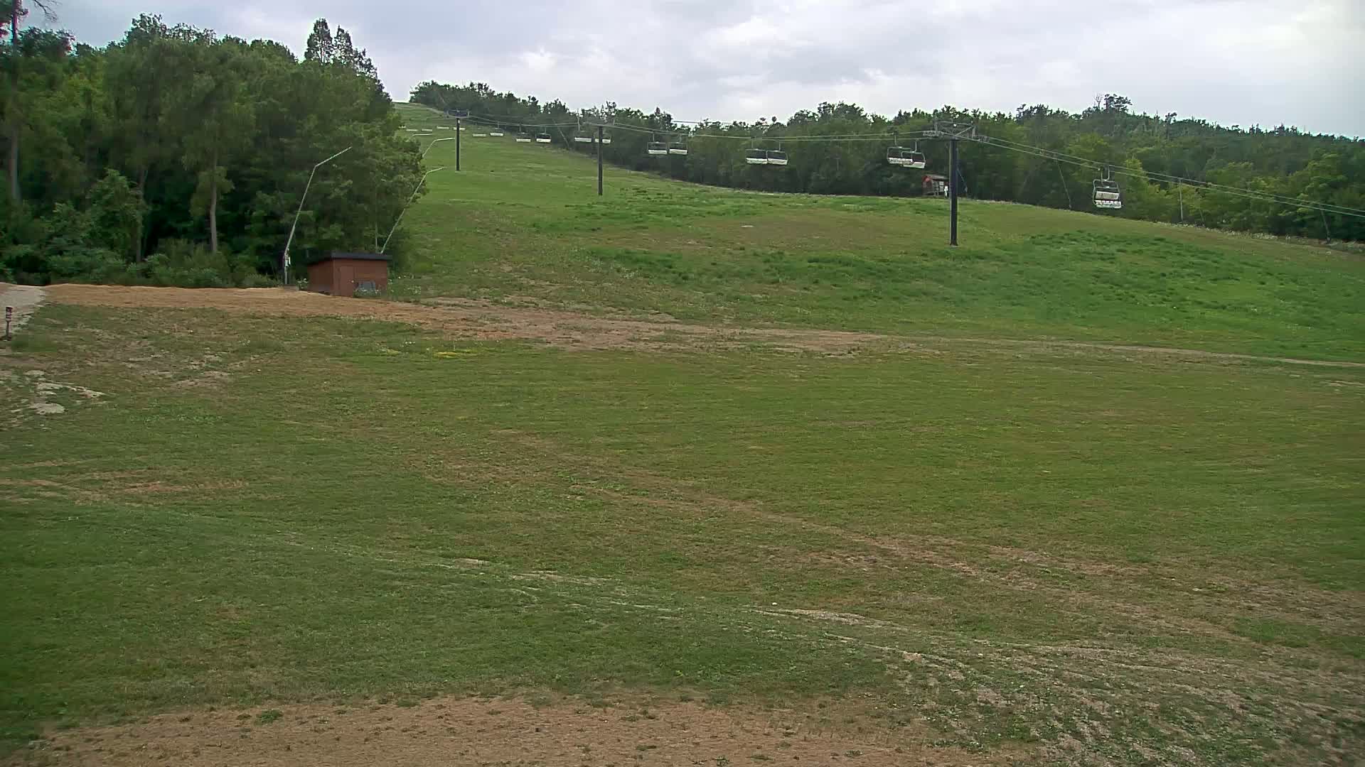 Blue Mountain South Base Ski Slopes & Cable Car Live Cam - Collingwood, Blue Mountains, Simcoe, Ontario, Canada
