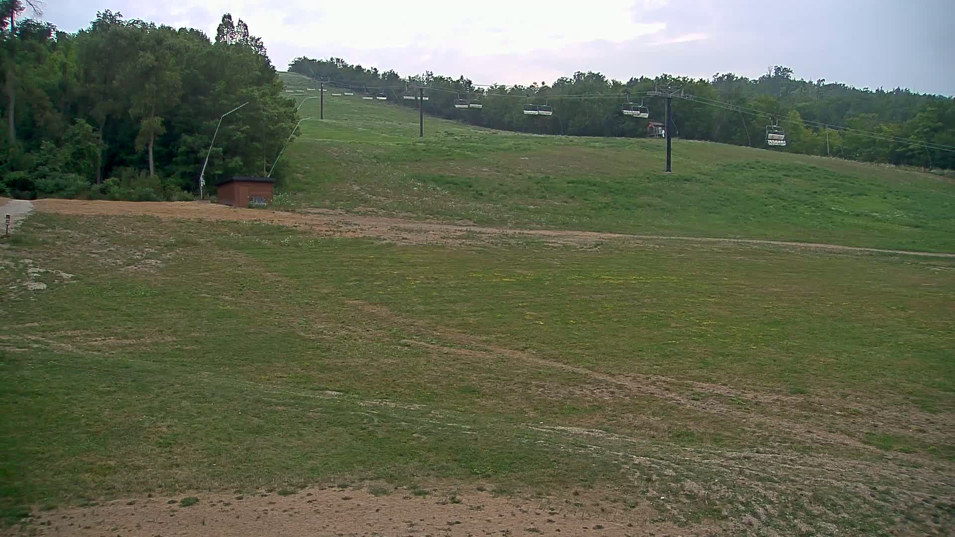 Blue Mountain South Base Ski Slopes & Cable Car Live Cam - Collingwood, Blue Mountains, Simcoe, Ontario, Canada