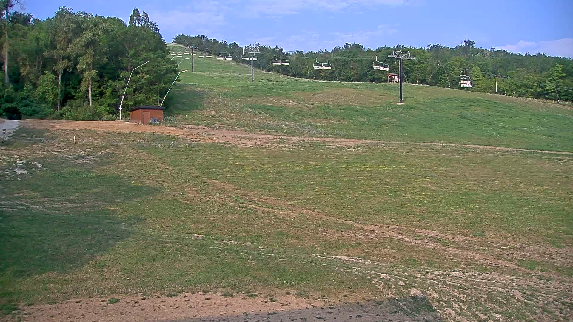 Blue Mountain South Base Ski Slopes & Cable Car Live Cam - Collingwood, Blue Mountains, Simcoe, Ontario, Canada