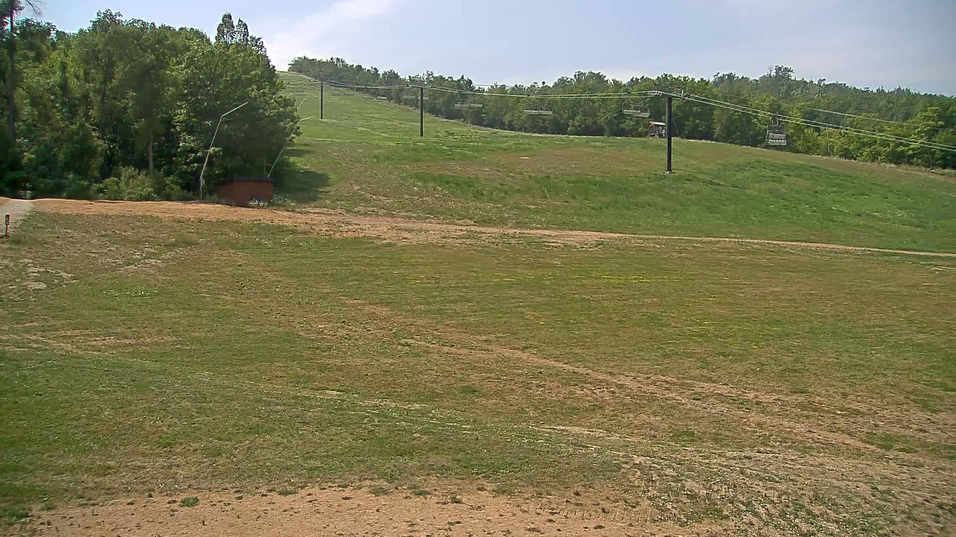 Blue Mountain South Base Ski Slopes & Cable Car Live Cam - Collingwood, Blue Mountains, Simcoe, Ontario, Canada