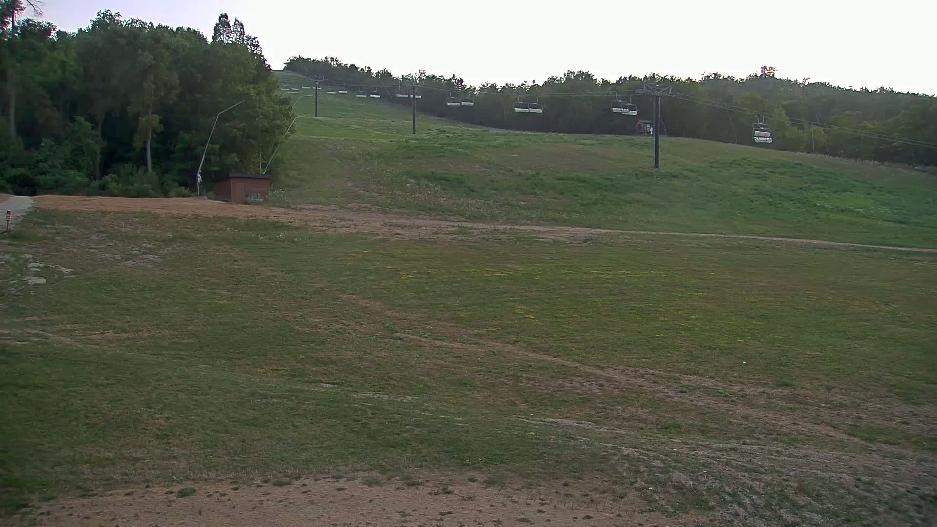 Blue Mountain South Base Ski Slopes & Cable Car Live Cam - Collingwood, Blue Mountains, Simcoe, Ontario, Canada