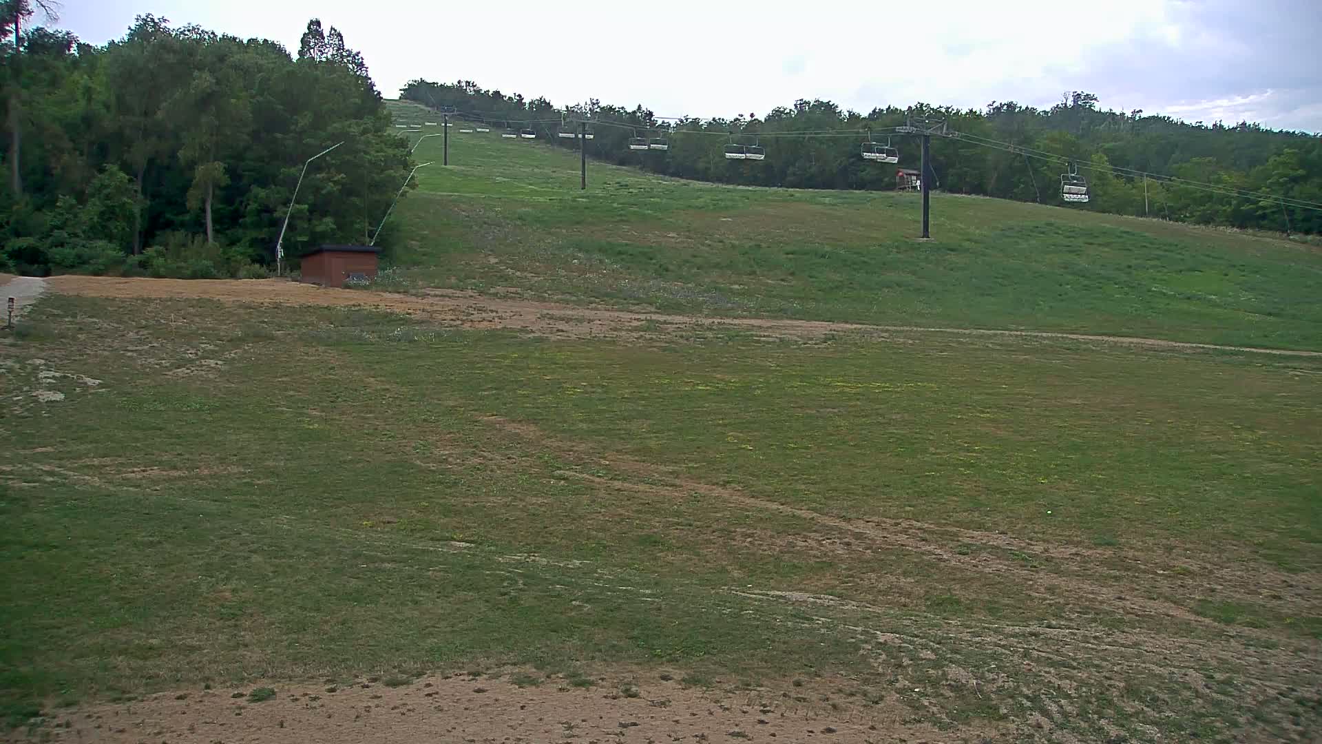 Blue Mountain South Base Ski Slopes & Cable Car Live Cam - Collingwood, Blue Mountains, Simcoe, Ontario, Canada
