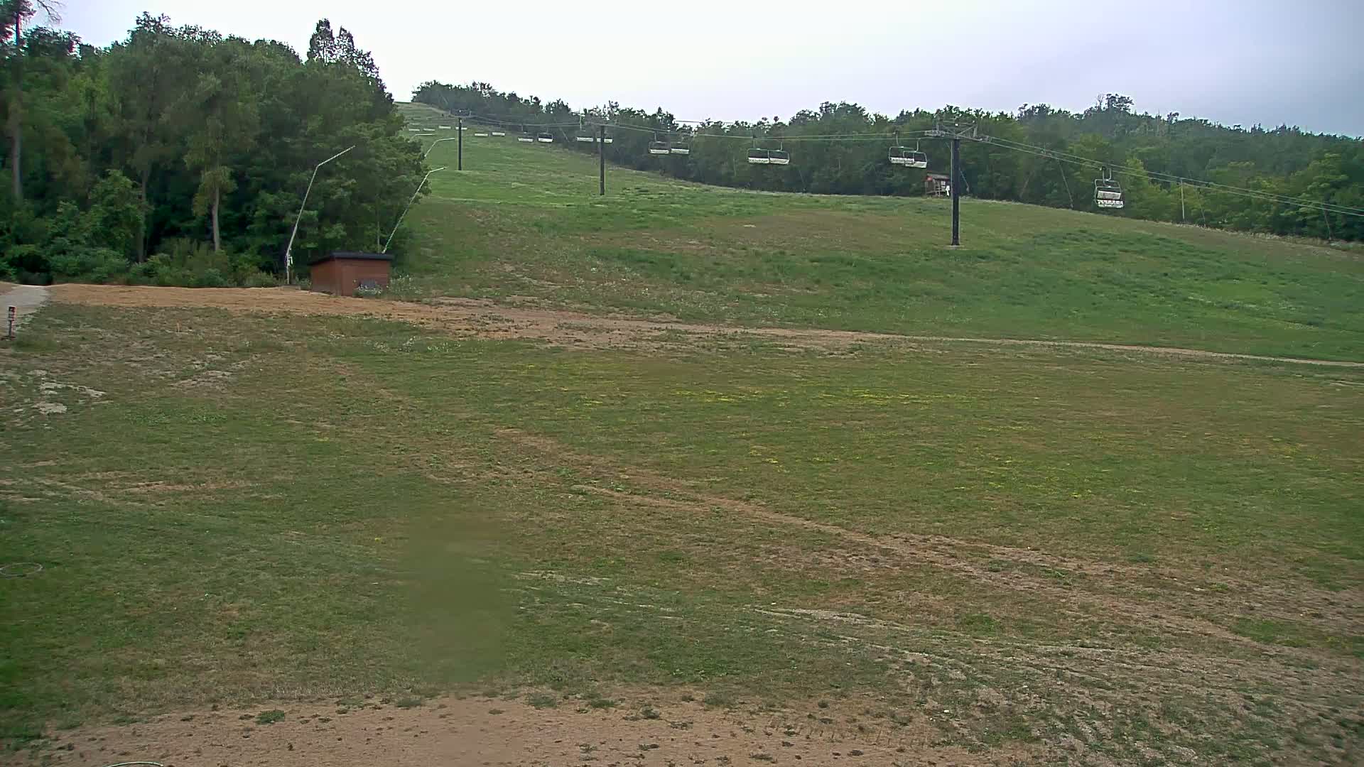 Blue Mountain South Base Ski Slopes & Cable Car Live Cam - Collingwood, Blue Mountains, Simcoe, Ontario, Canada