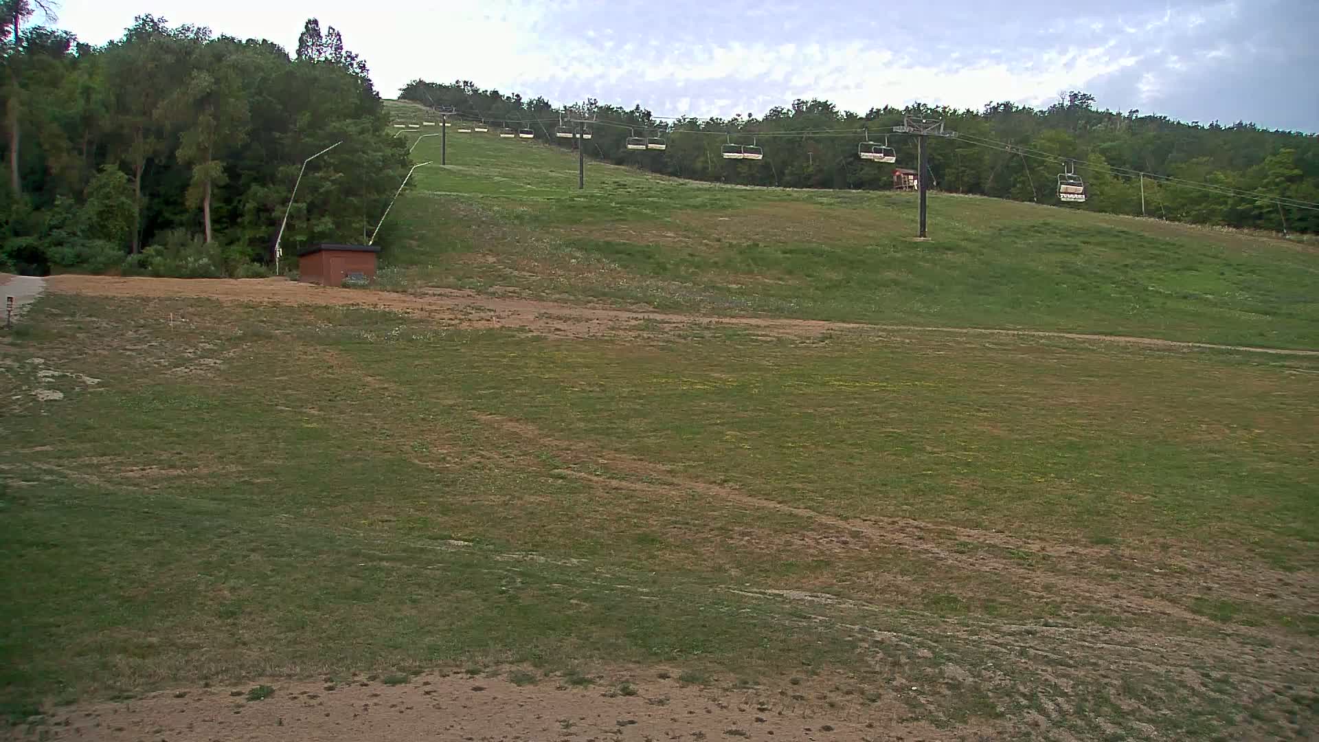 Blue Mountain South Base Ski Slopes & Cable Car Live Cam - Collingwood, Blue Mountains, Simcoe, Ontario, Canada