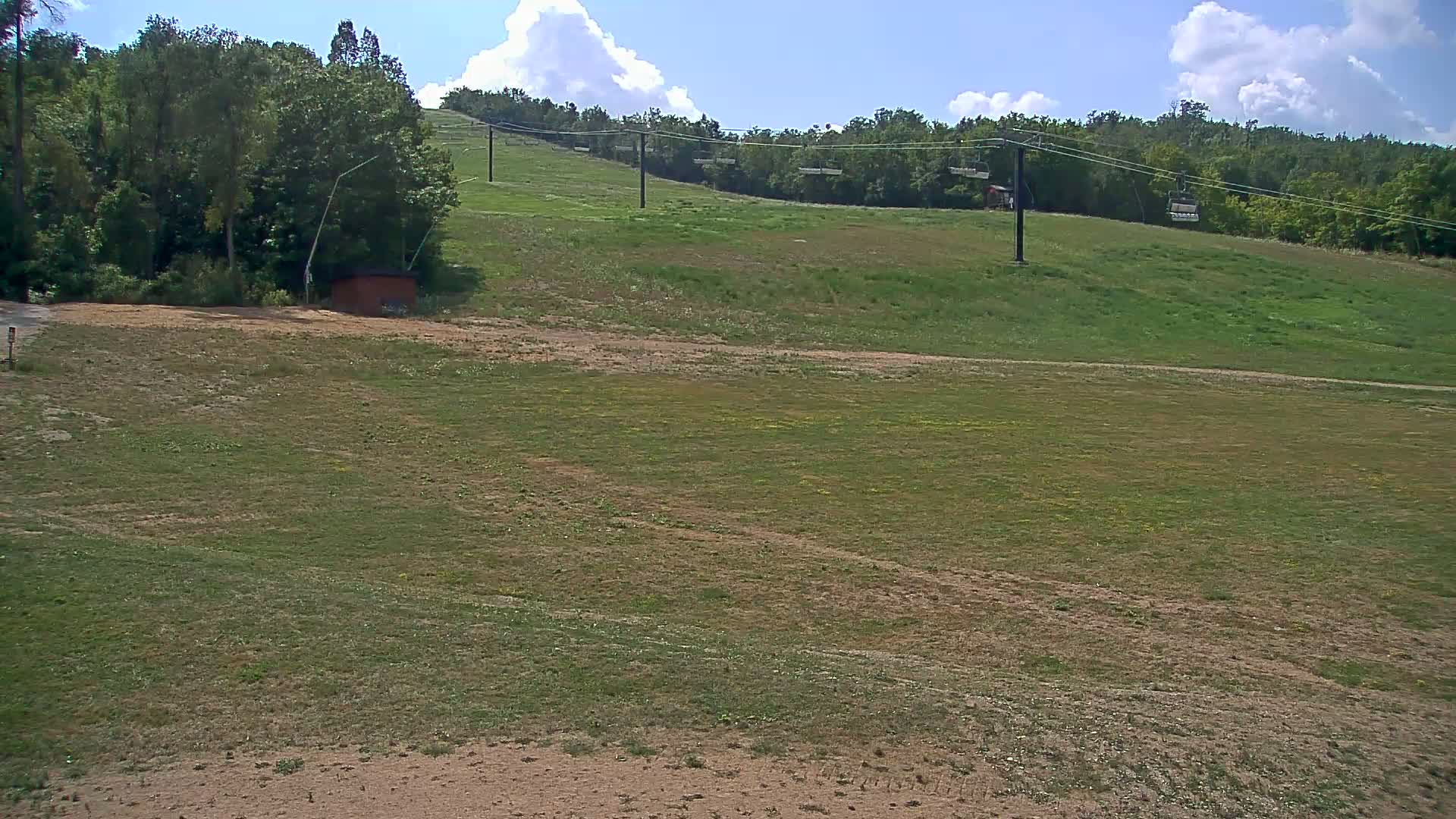 Blue Mountain South Base Ski Slopes & Cable Car Live Cam - Collingwood, Blue Mountains, Simcoe, Ontario, Canada