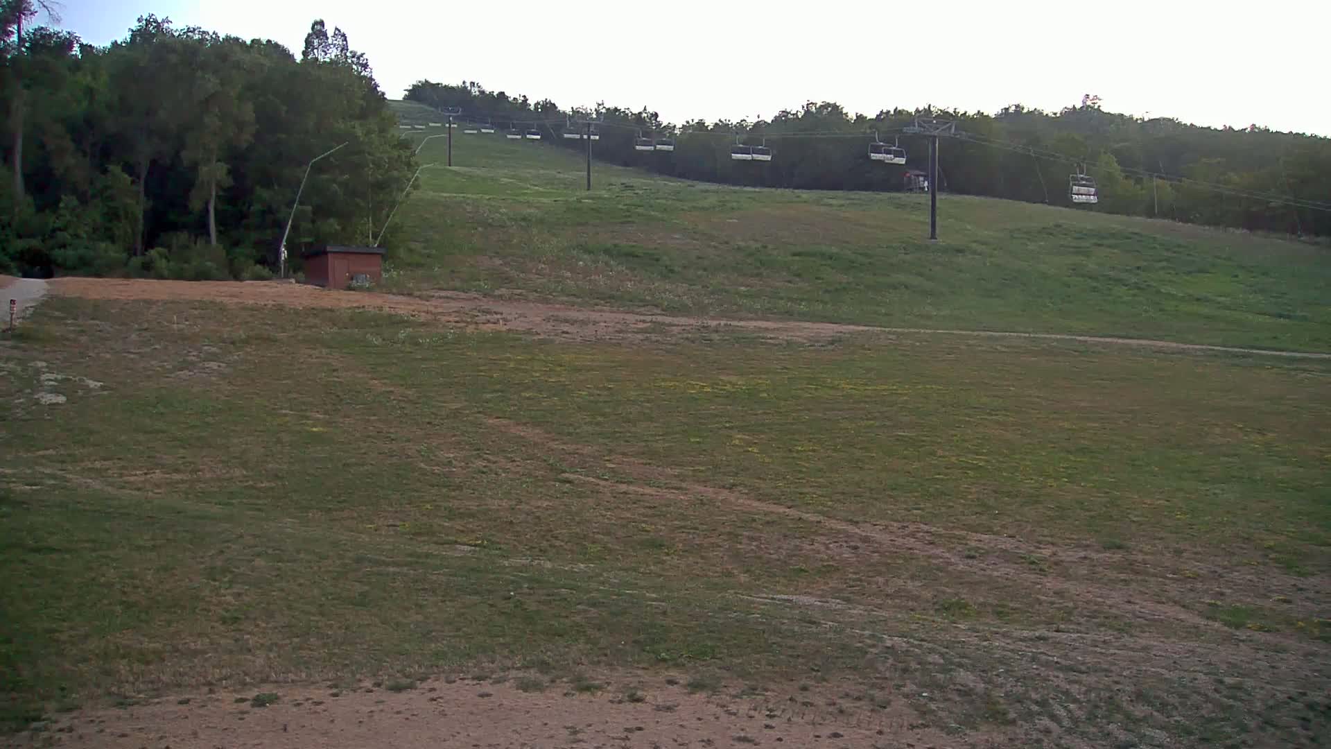 Blue Mountain South Base Ski Slopes & Cable Car Live Cam - Collingwood, Blue Mountains, Simcoe, Ontario, Canada