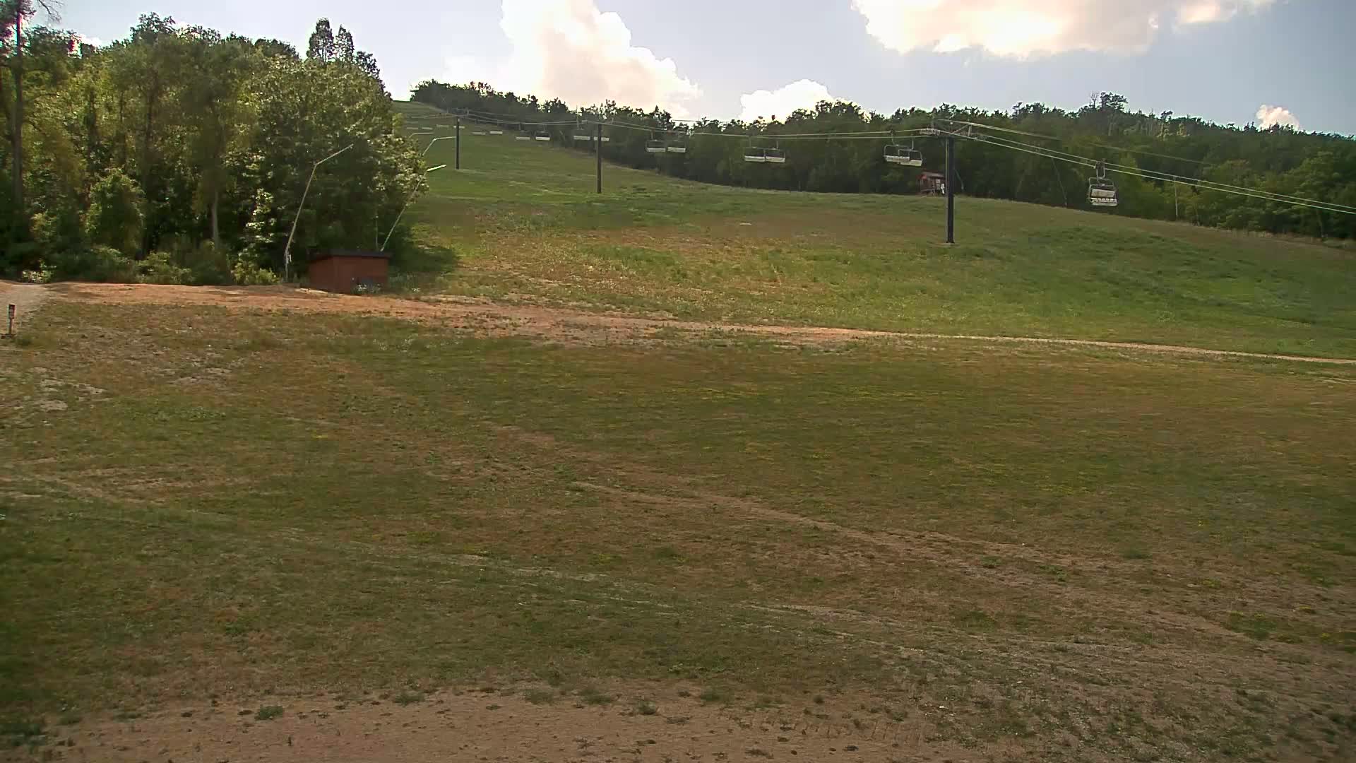Blue Mountain South Base Ski Slopes & Cable Car Live Cam - Collingwood, Blue Mountains, Simcoe, Ontario, Canada