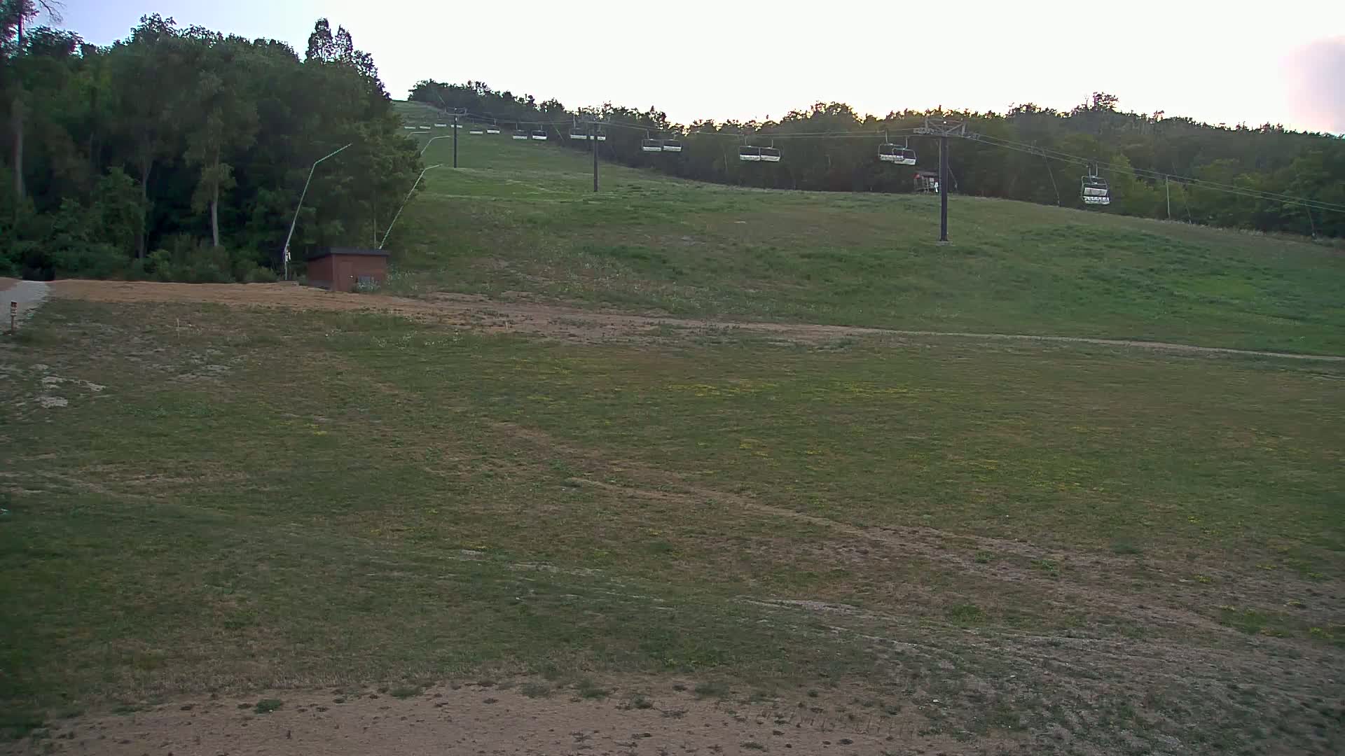 Blue Mountain South Base Ski Slopes & Cable Car Live Cam - Collingwood, Blue Mountains, Simcoe, Ontario, Canada