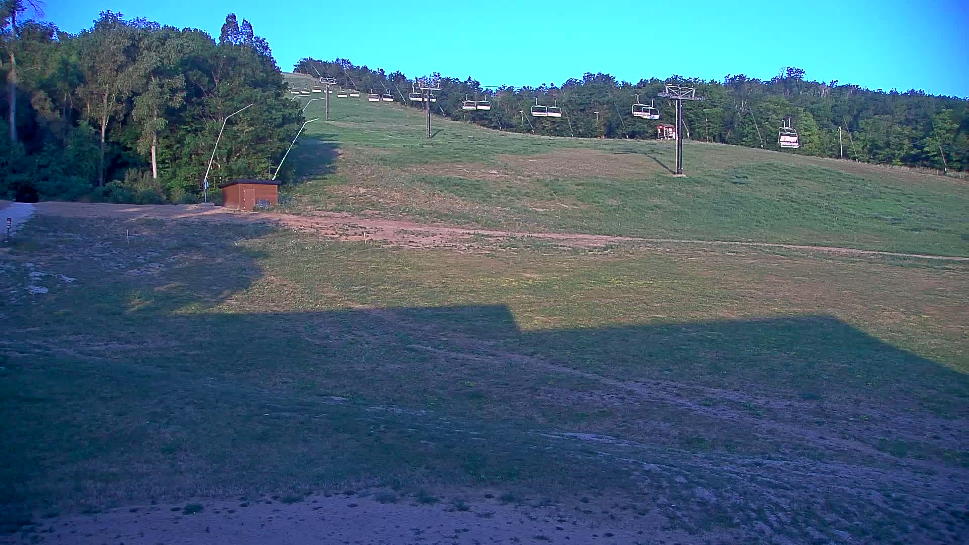 Blue Mountain South Base Ski Slopes & Cable Car Live Cam - Collingwood, Blue Mountains, Simcoe, Ontario, Canada