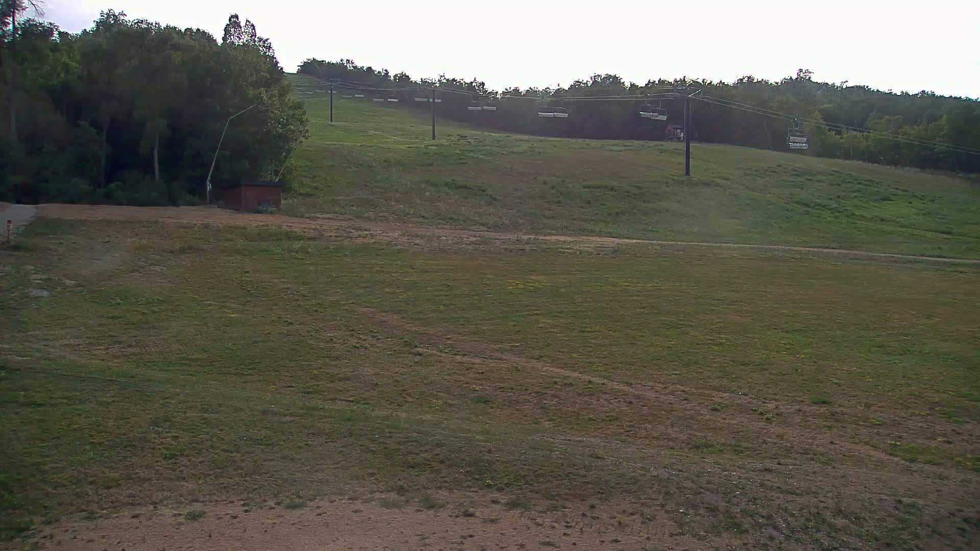 Blue Mountain South Base Ski Slopes & Cable Car Live Cam - Collingwood, Blue Mountains, Simcoe, Ontario, Canada