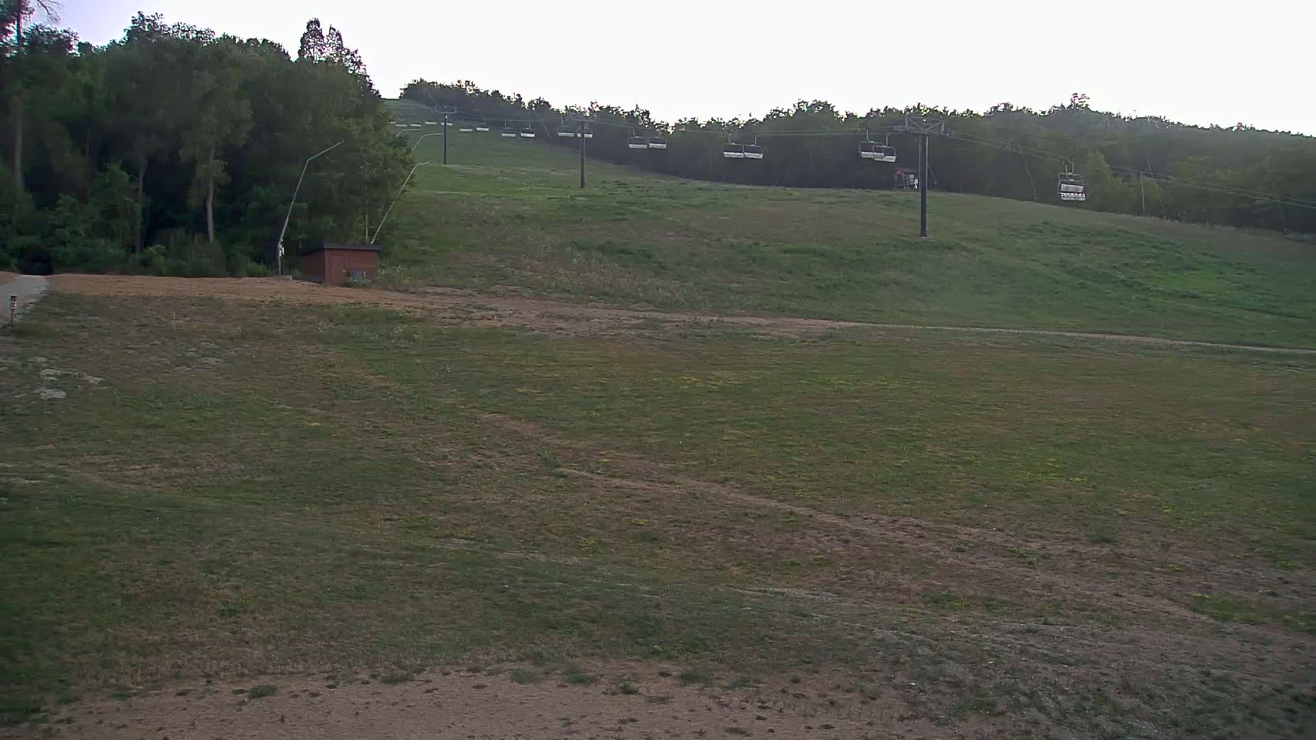 Blue Mountain South Base Ski Slopes & Cable Car Live Cam - Collingwood, Blue Mountains, Simcoe, Ontario, Canada