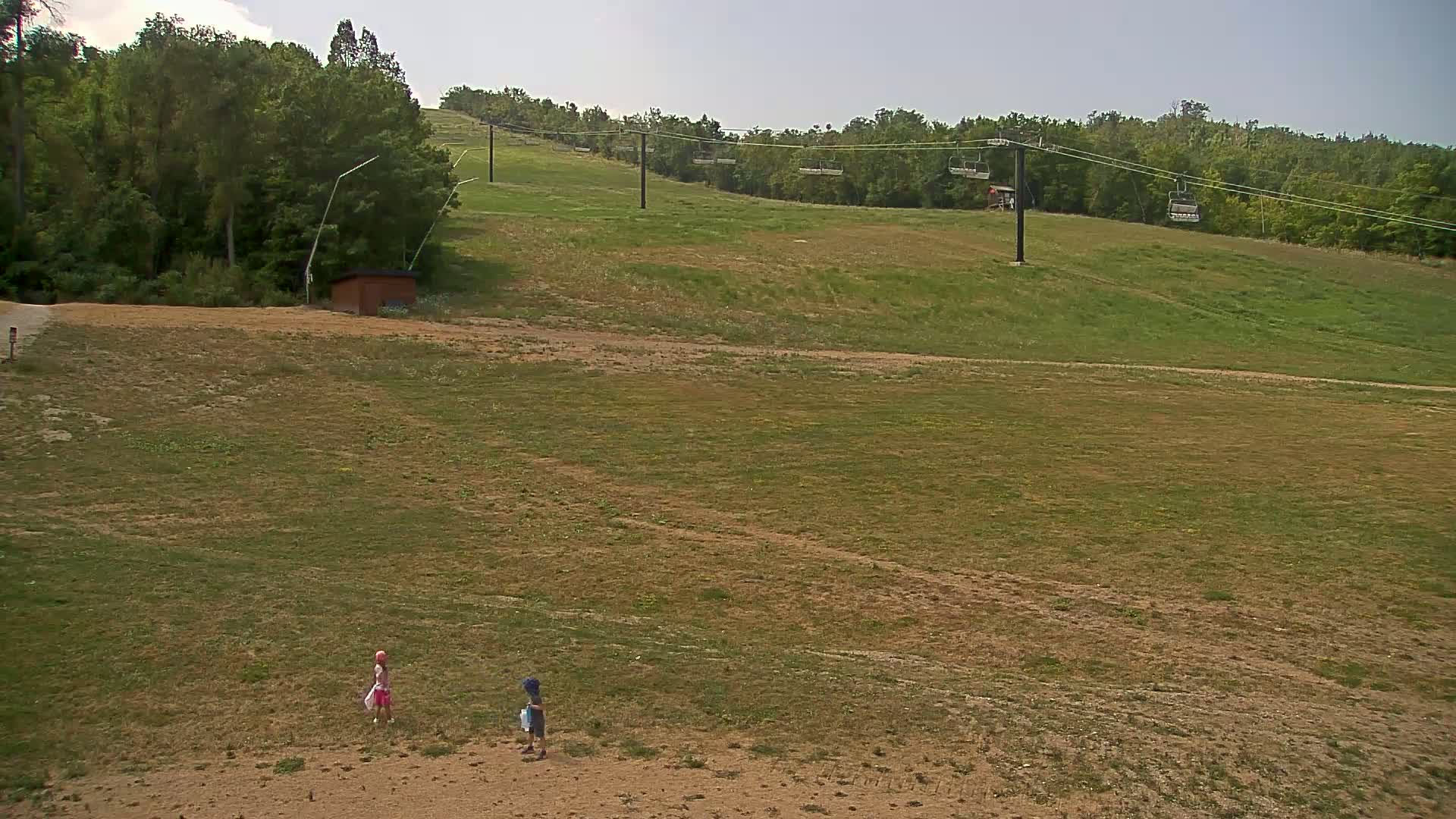 Blue Mountain South Base Ski Slopes & Cable Car Live Cam - Collingwood, Blue Mountains, Simcoe, Ontario, Canada