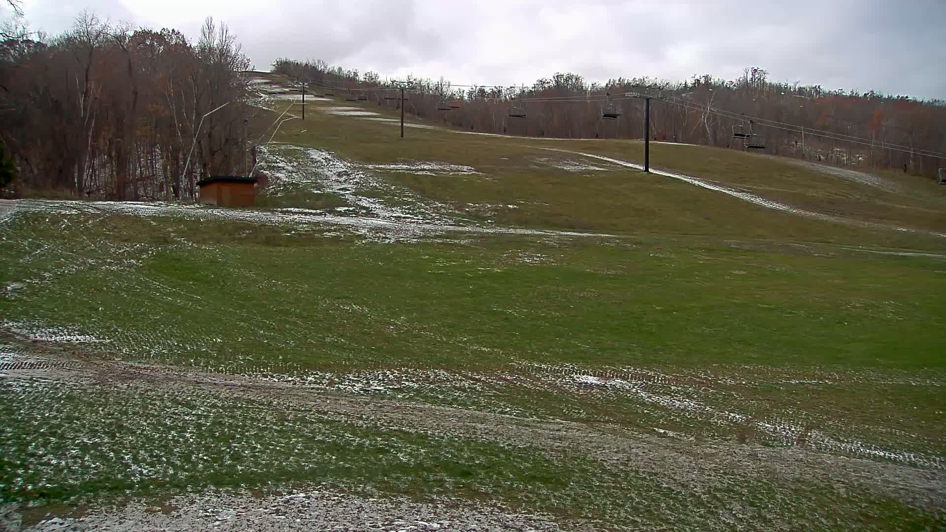 Blue Mountain South Base Ski Slopes & Cable Car Live Cam - Collingwood, Blue Mountains, Simcoe, Ontario, Canada