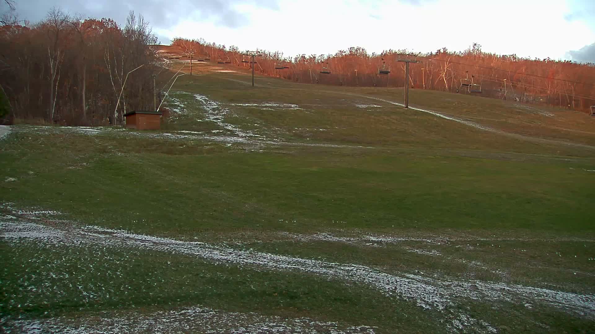 Blue Mountain South Base Ski Slopes & Cable Car Live Cam - Collingwood, Blue Mountains, Simcoe, Ontario, Canada