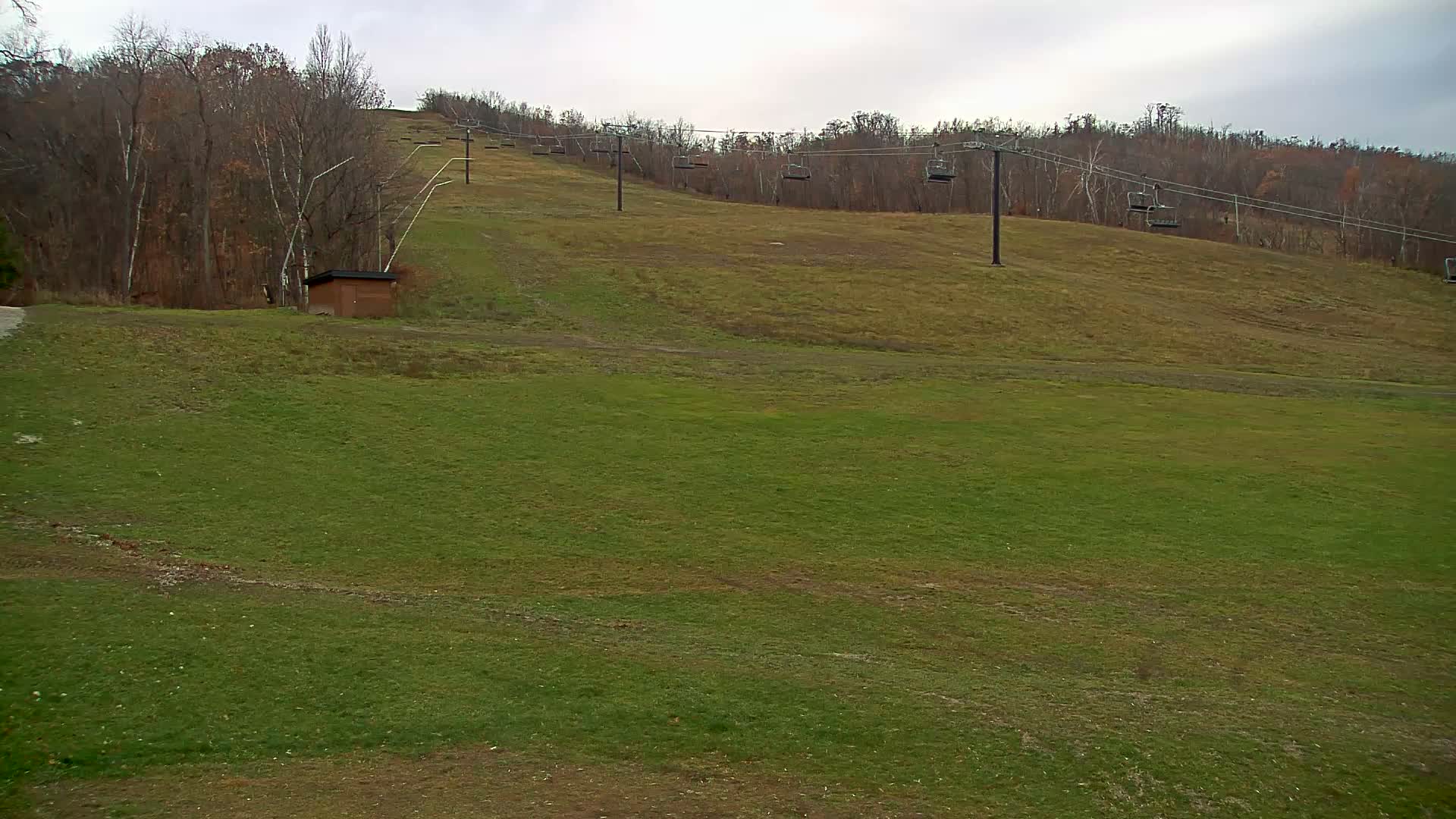 Blue Mountain South Base Ski Slopes & Cable Car Live Cam - Collingwood, Blue Mountains, Simcoe, Ontario, Canada