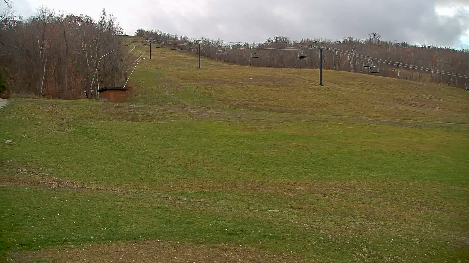 Blue Mountain South Base Ski Slopes & Cable Car Live Cam - Collingwood, Blue Mountains, Simcoe, Ontario, Canada