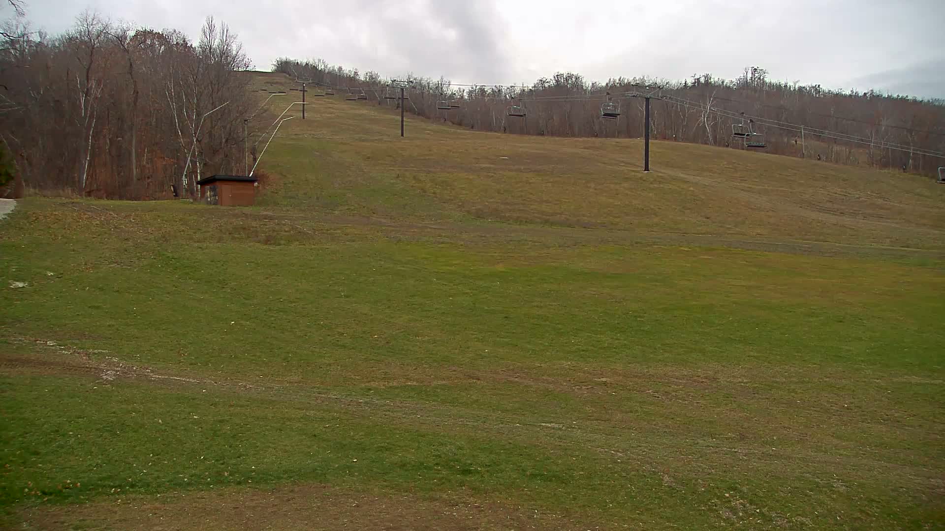 Blue Mountain South Base Ski Slopes & Cable Car Live Cam - Collingwood, Blue Mountains, Simcoe, Ontario, Canada