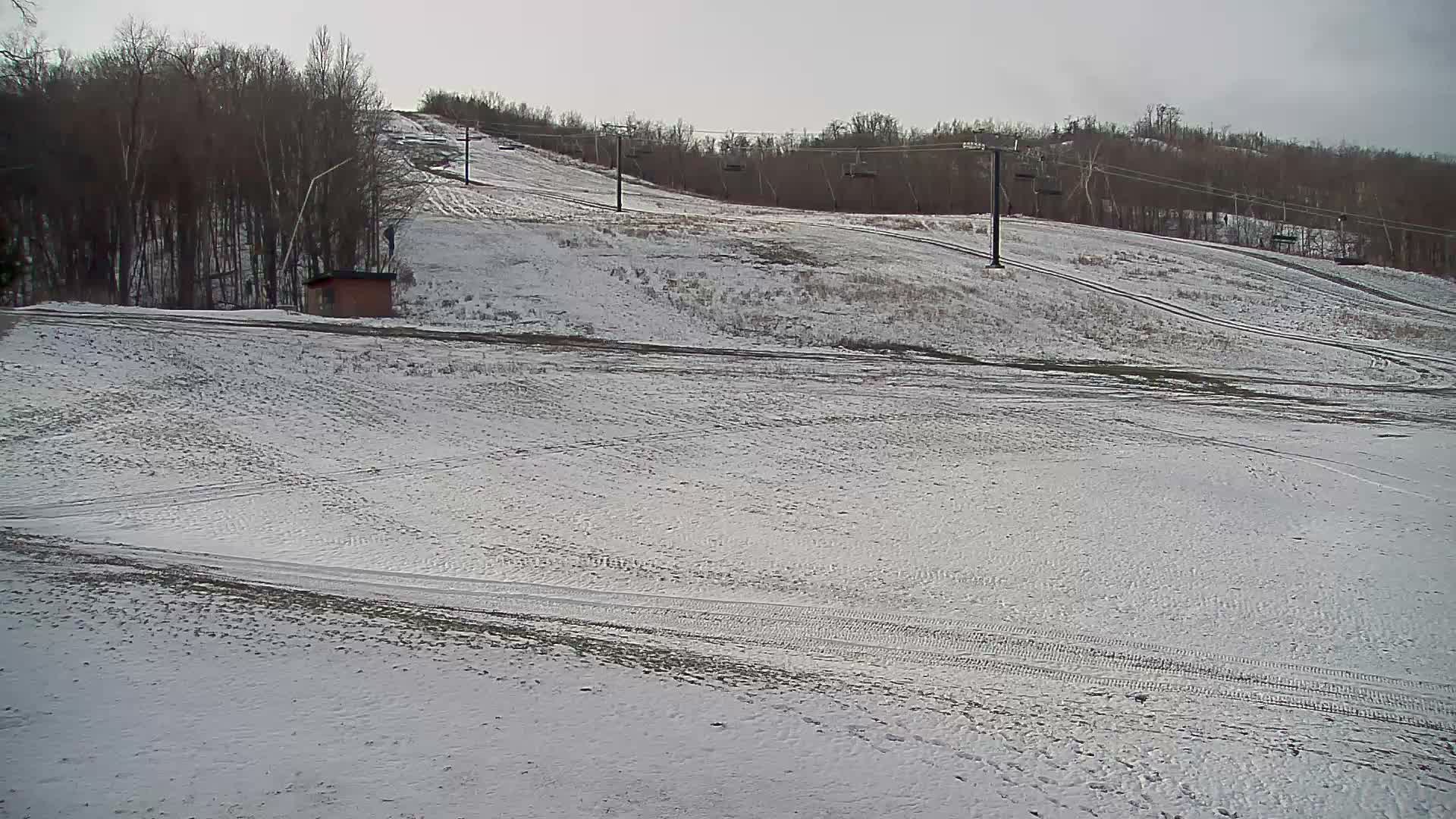 Blue Mountain South Base Ski Slopes & Cable Car Live Cam - Collingwood, Blue Mountains, Simcoe, Ontario, Canada