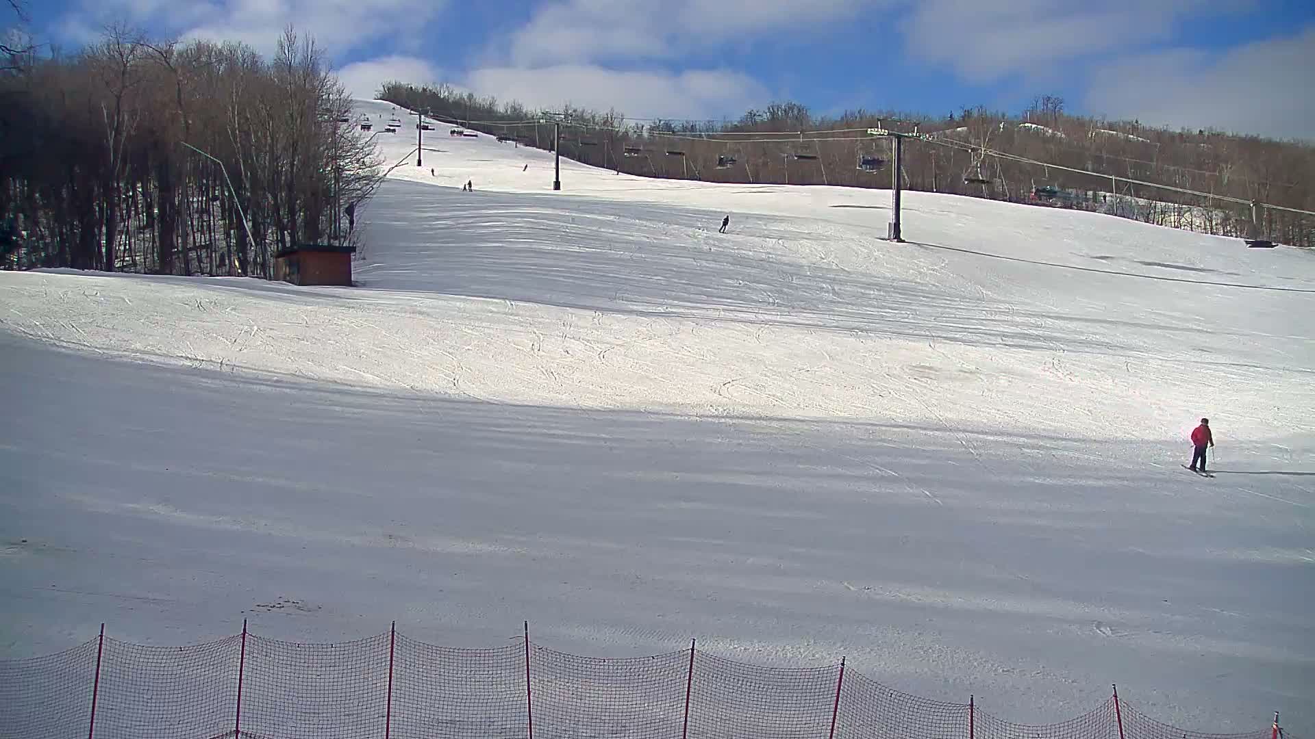Blue Mountain South Base Ski Slopes & Cable Car Live Cam - Collingwood, Blue Mountains, Simcoe, Ontario, Canada
