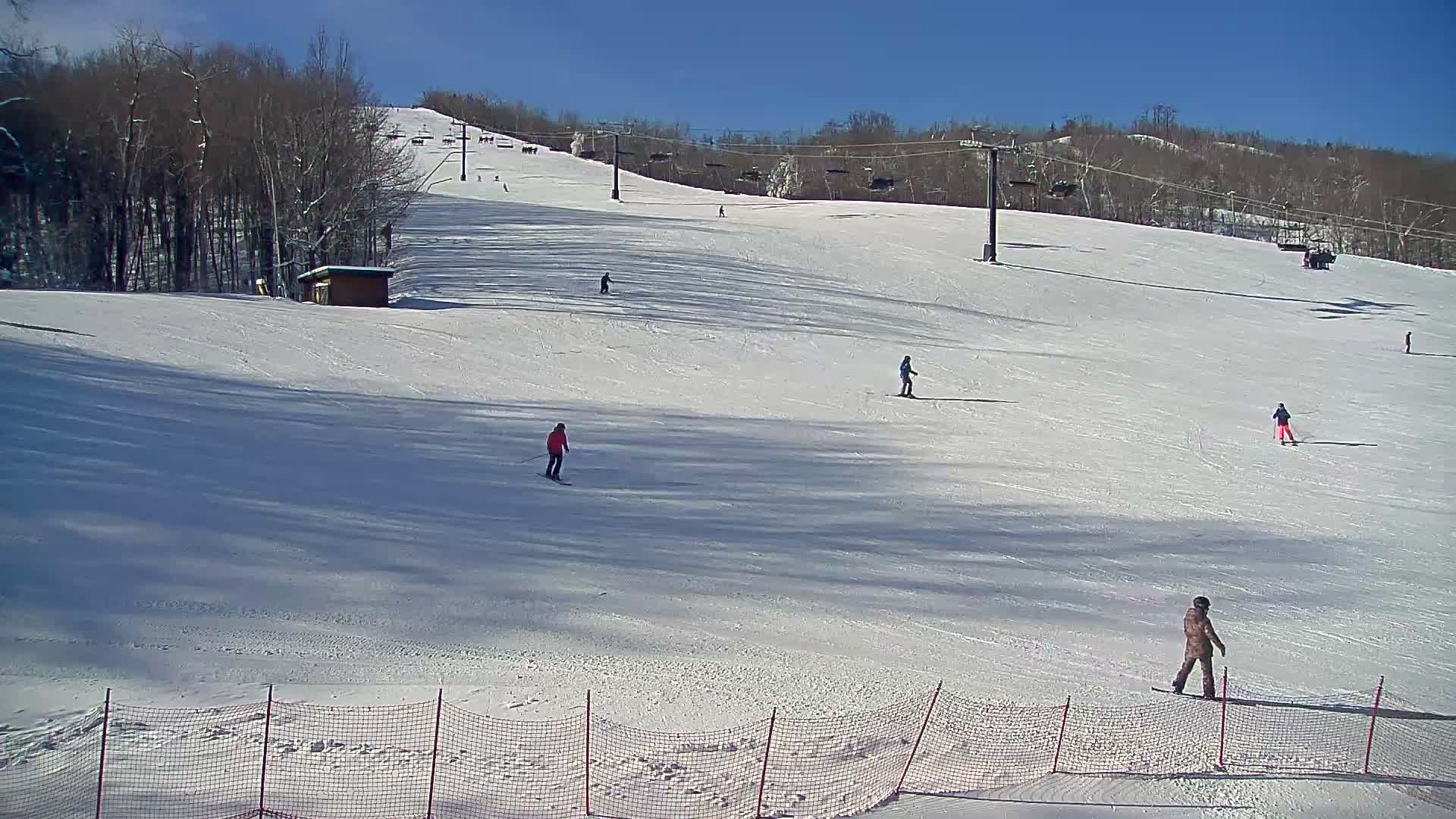 Blue Mountain South Base Ski Slopes & Cable Car Live Cam - Collingwood, Blue Mountains, Simcoe, Ontario, Canada