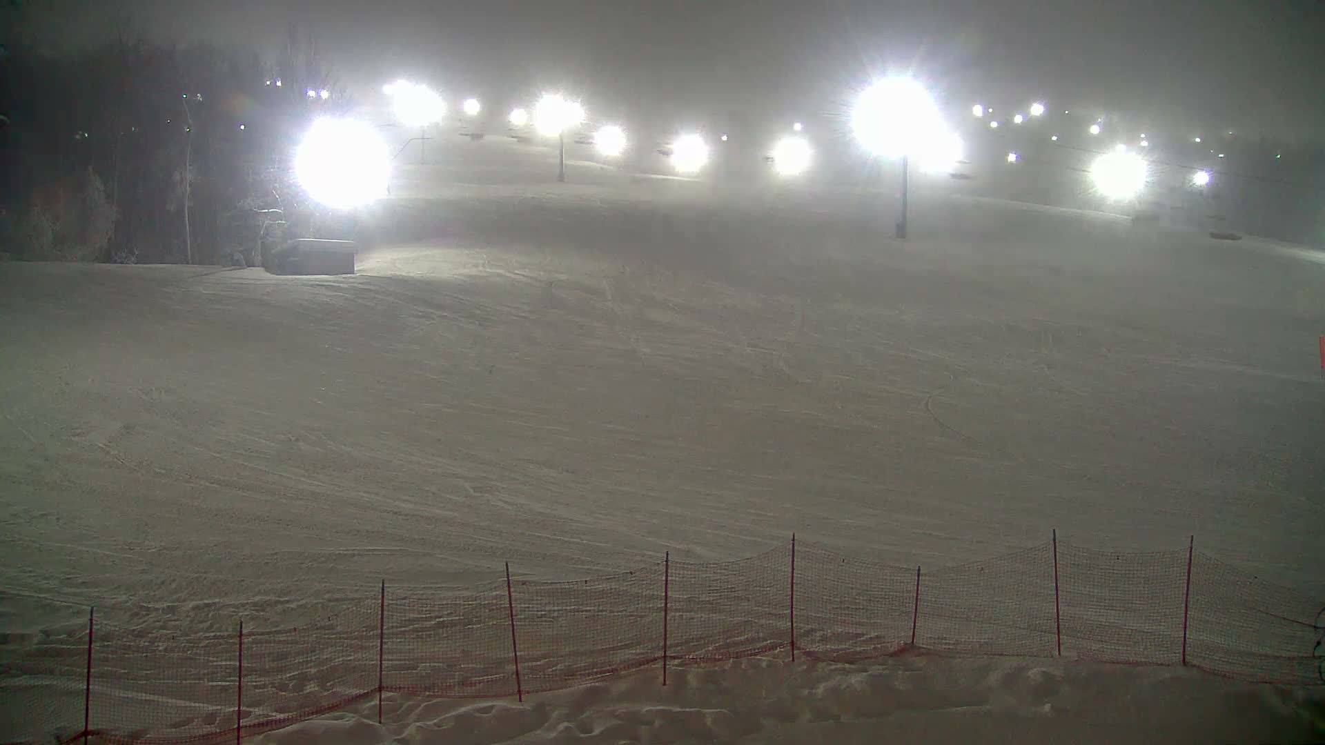 Blue Mountain South Base Ski Slopes & Cable Car Live Cam - Collingwood, Blue Mountains, Simcoe, Ontario, Canada