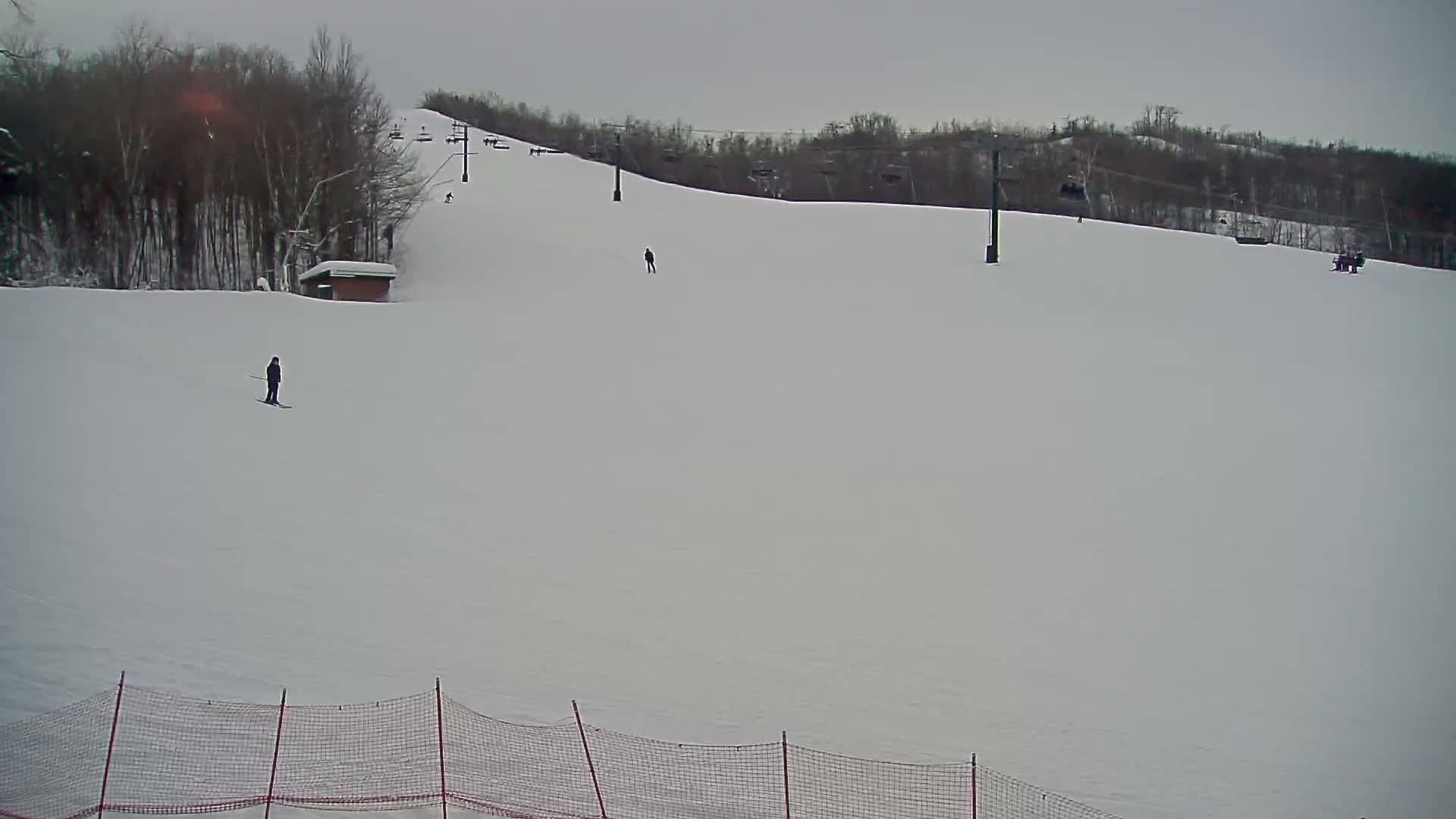 Blue Mountain South Base Ski Slopes & Cable Car Live Cam - Collingwood, Blue Mountains, Simcoe, Ontario, Canada